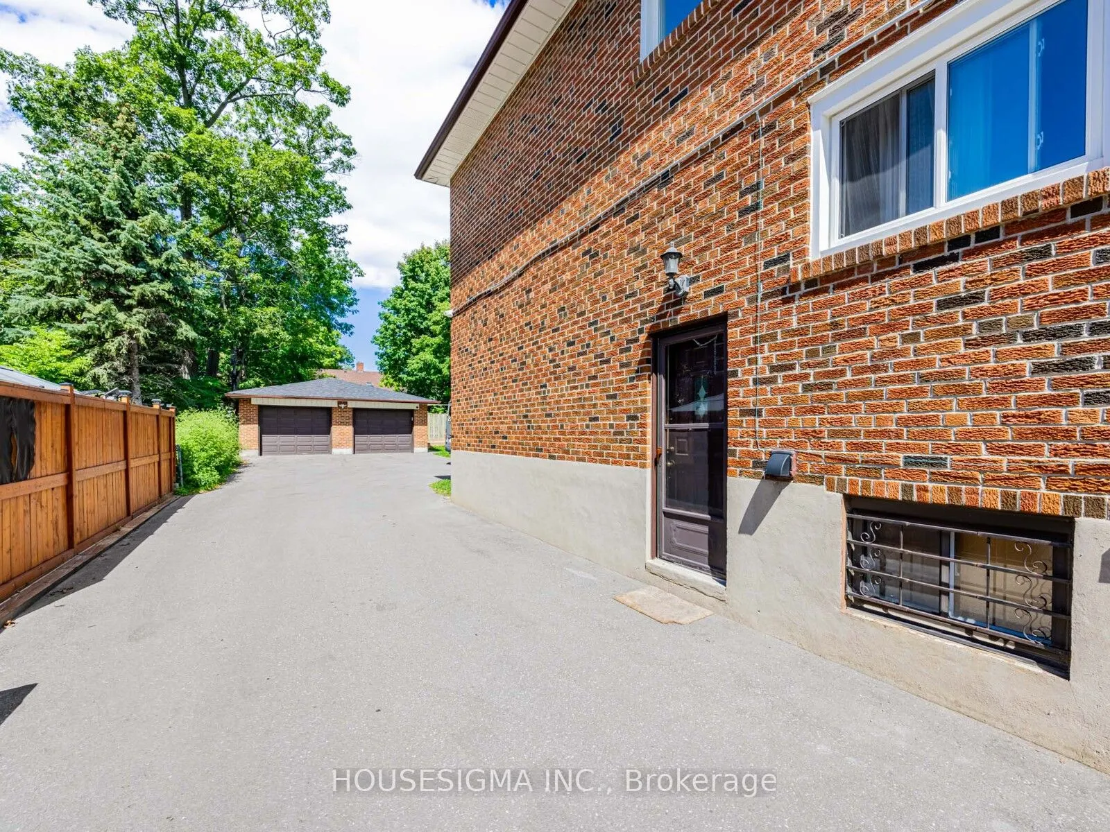 16 Muskoka Avenue, #Lower