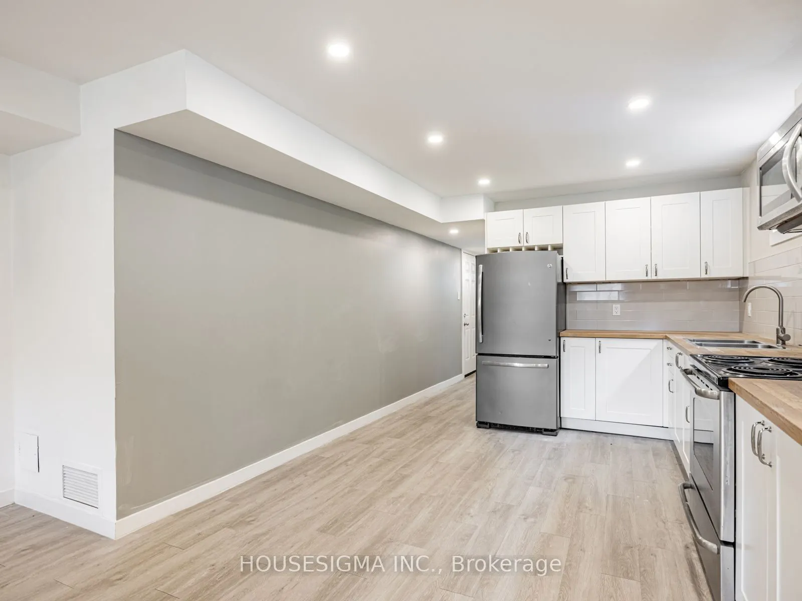 16 Muskoka Avenue, #Lower