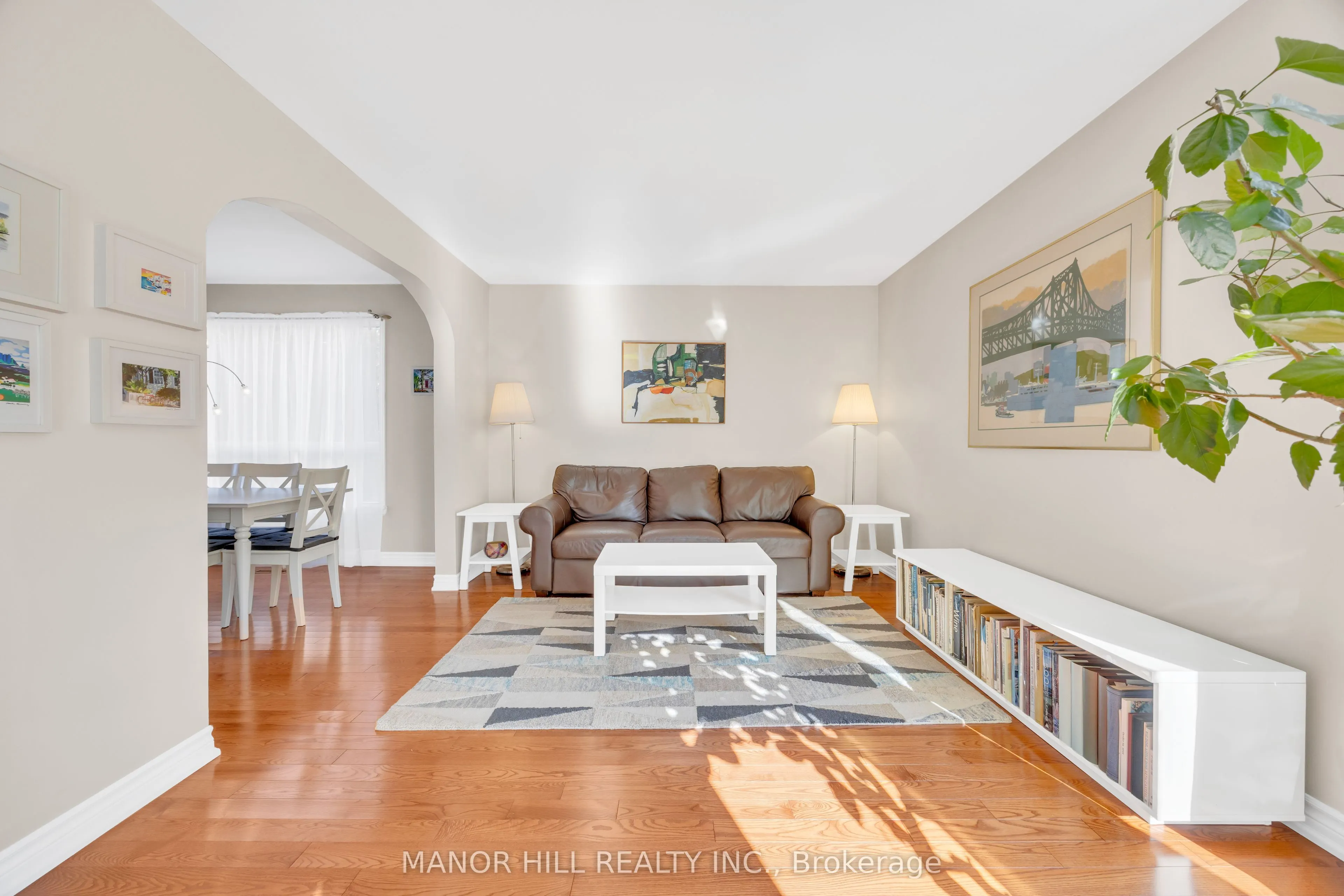 72 Lacewood Crescent
