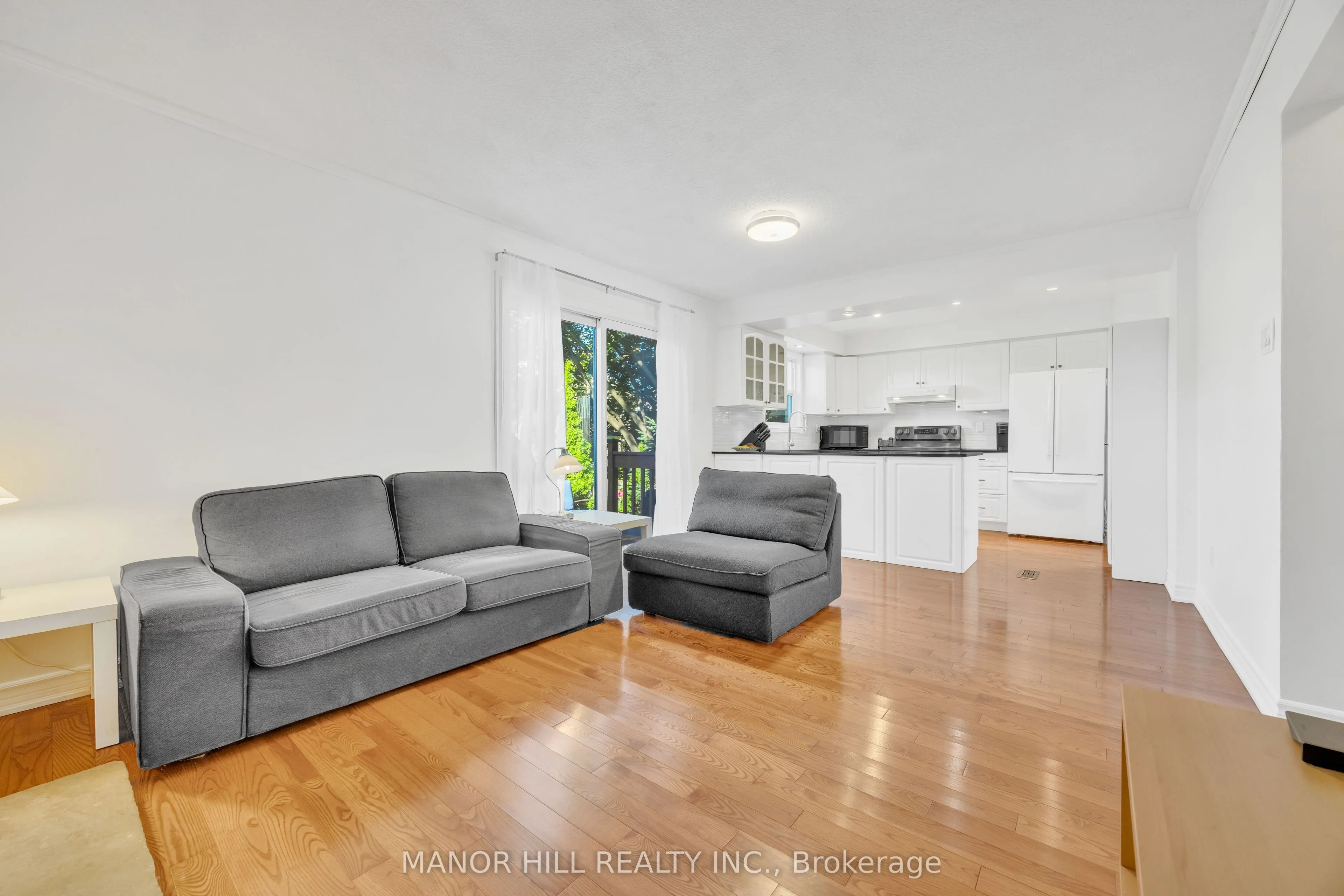 72 Lacewood Crescent