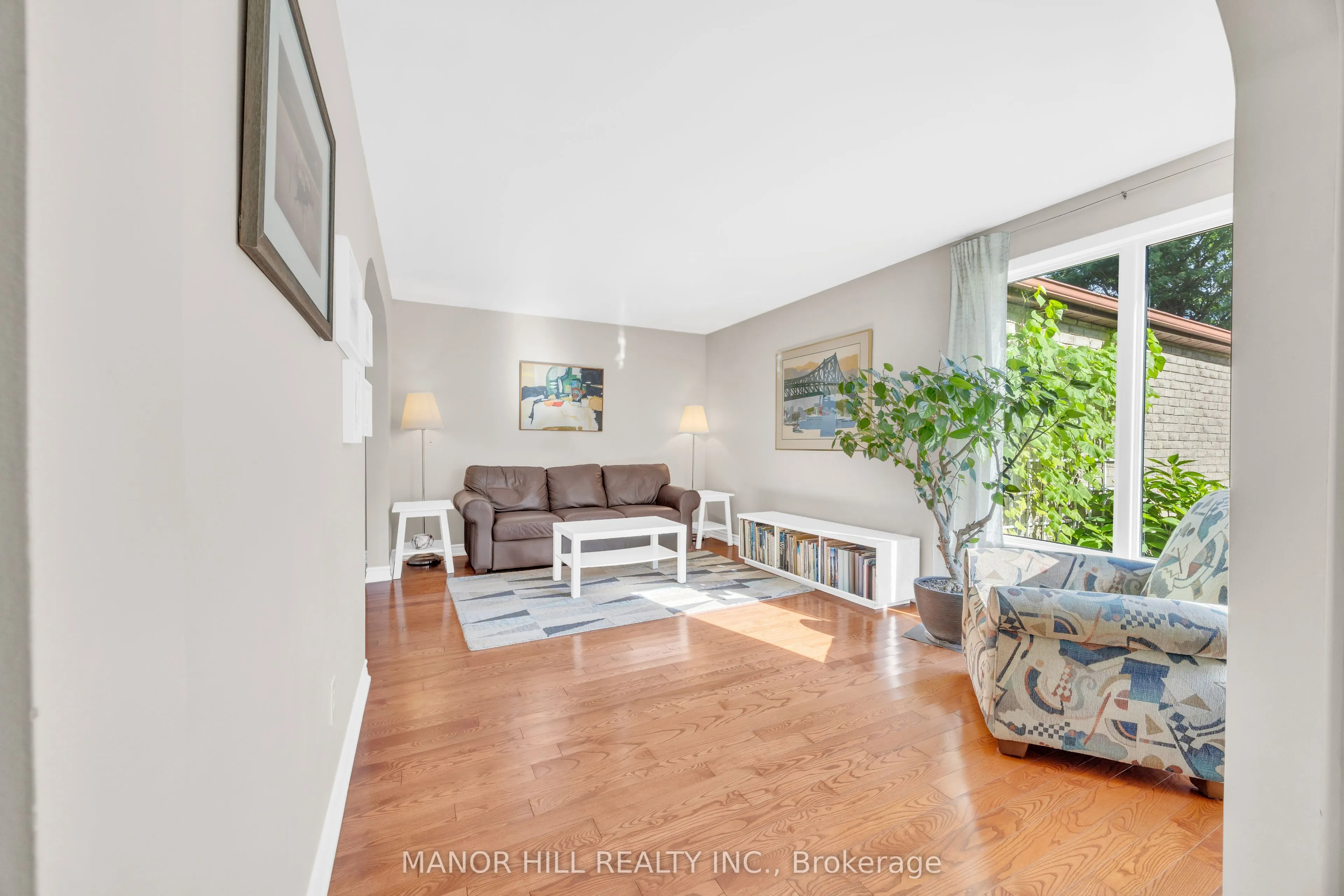 72 Lacewood Crescent