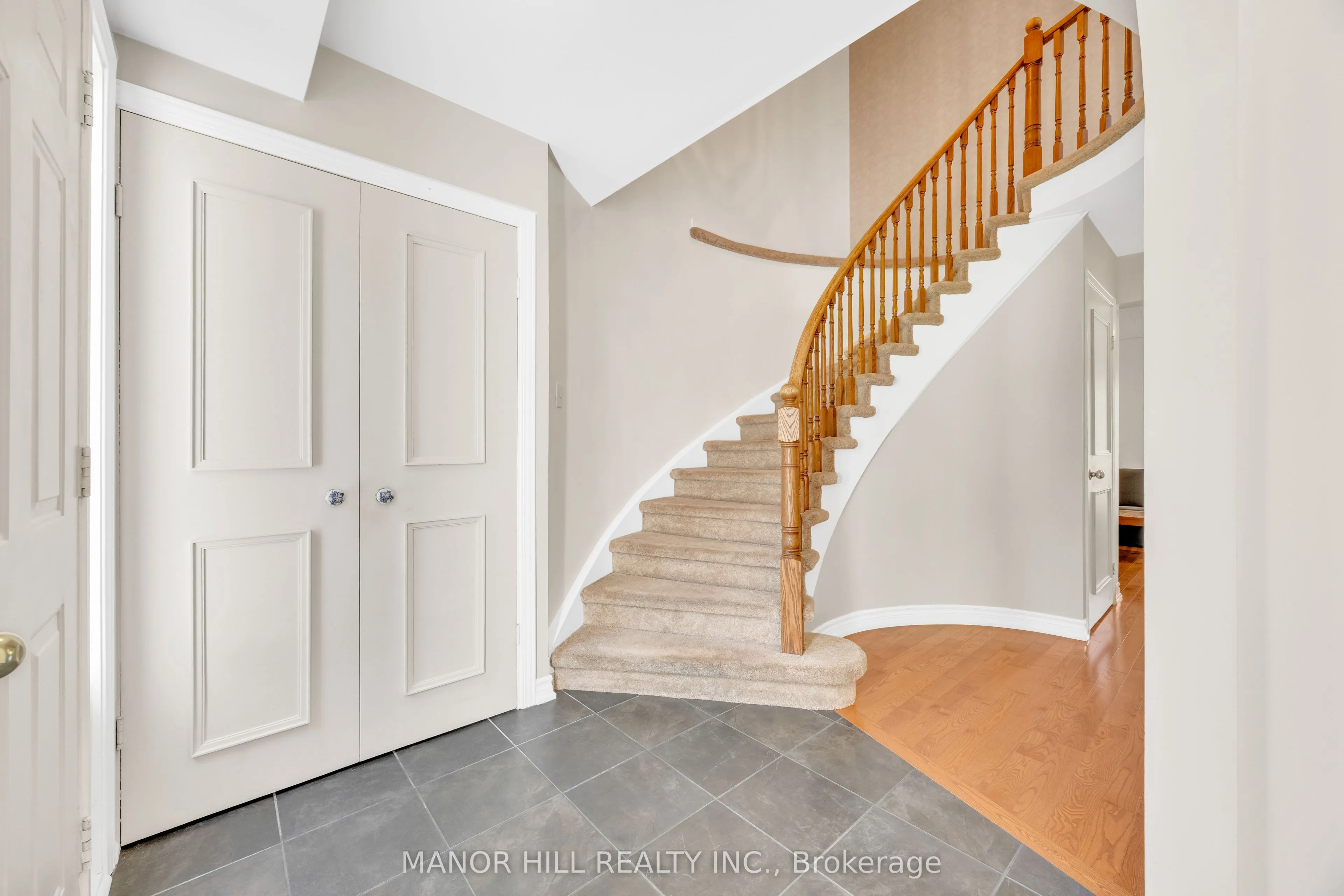 72 Lacewood Crescent