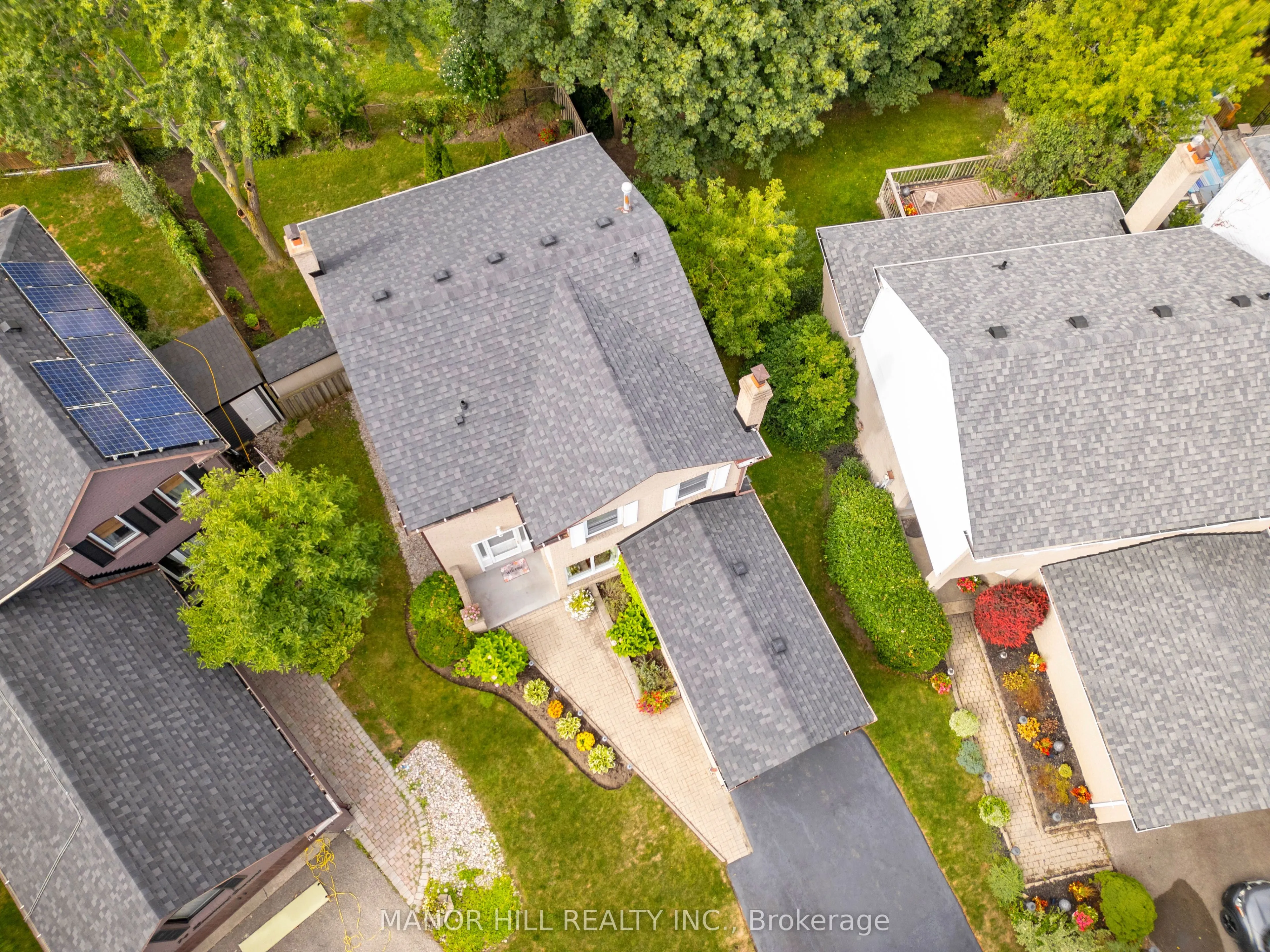72 Lacewood Crescent