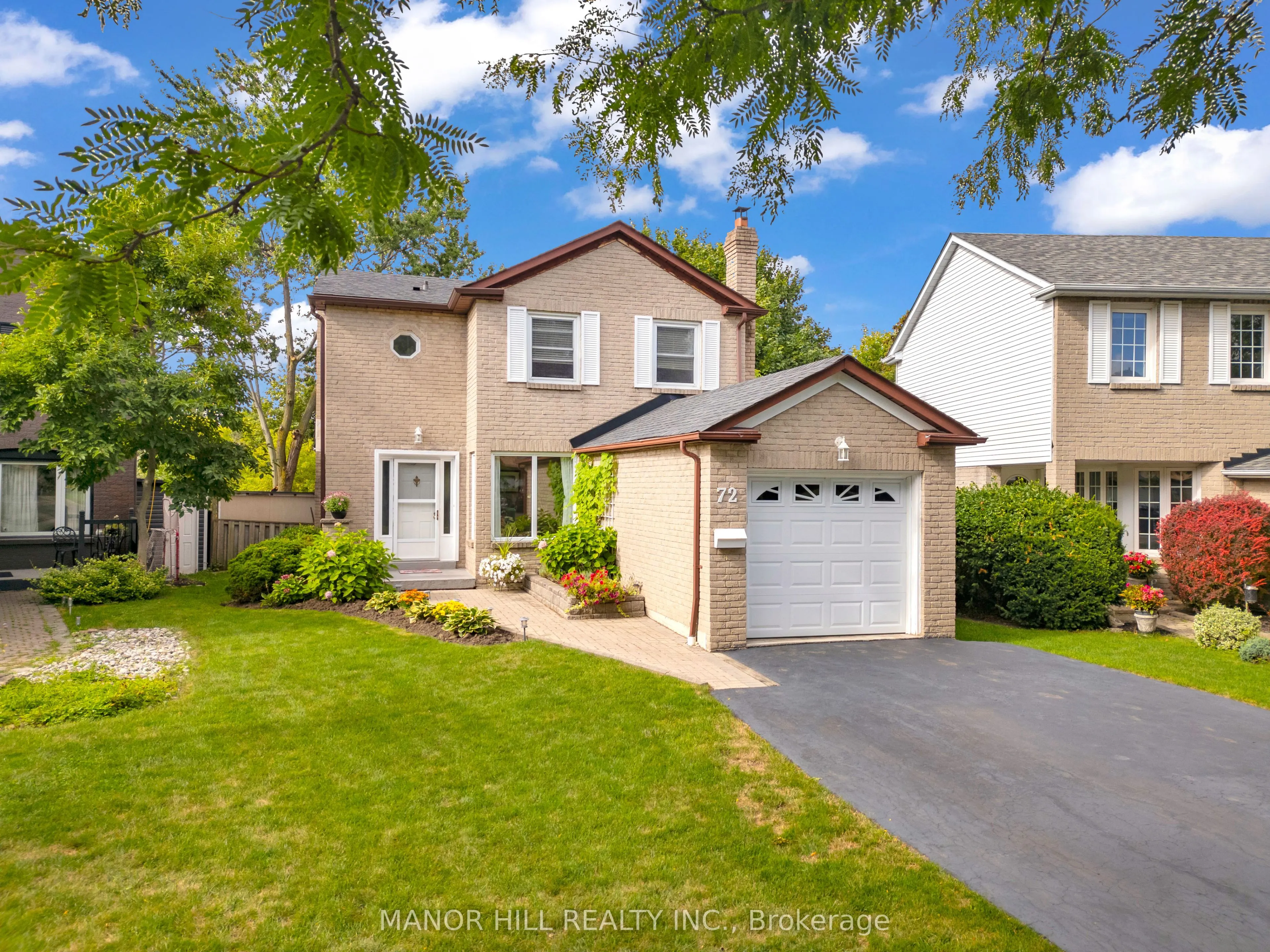 72 Lacewood Crescent