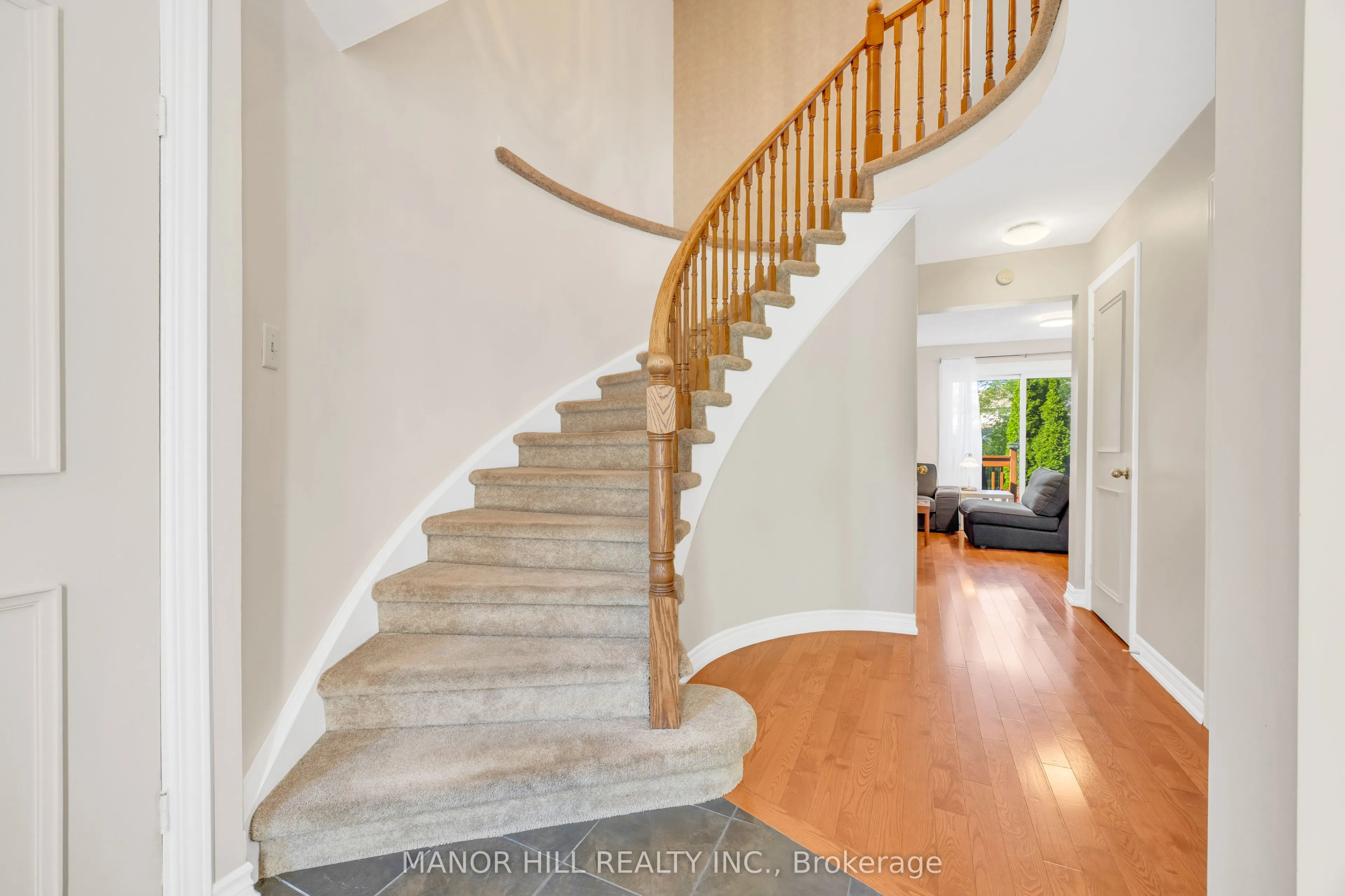 72 Lacewood Crescent
