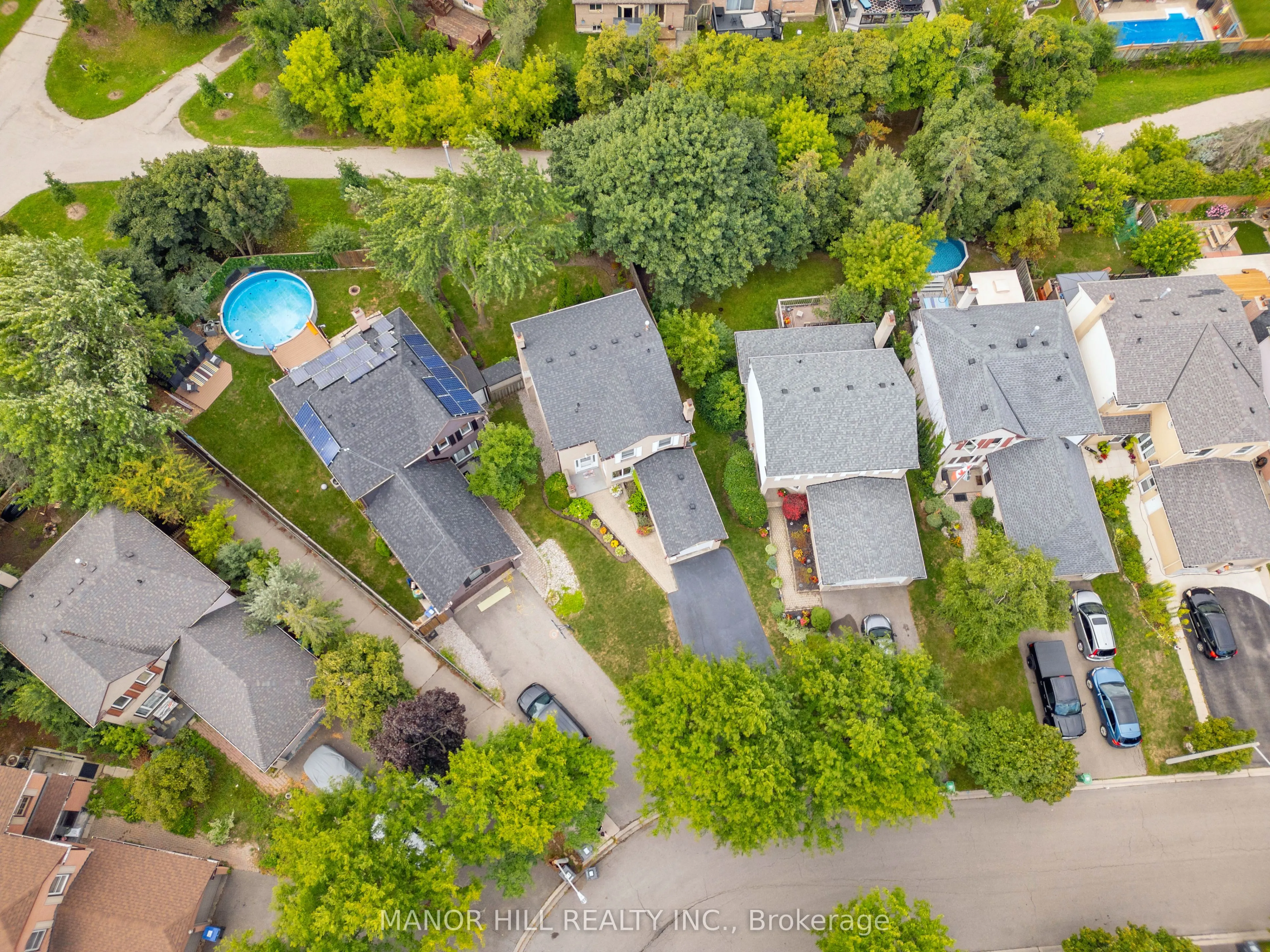 72 Lacewood Crescent