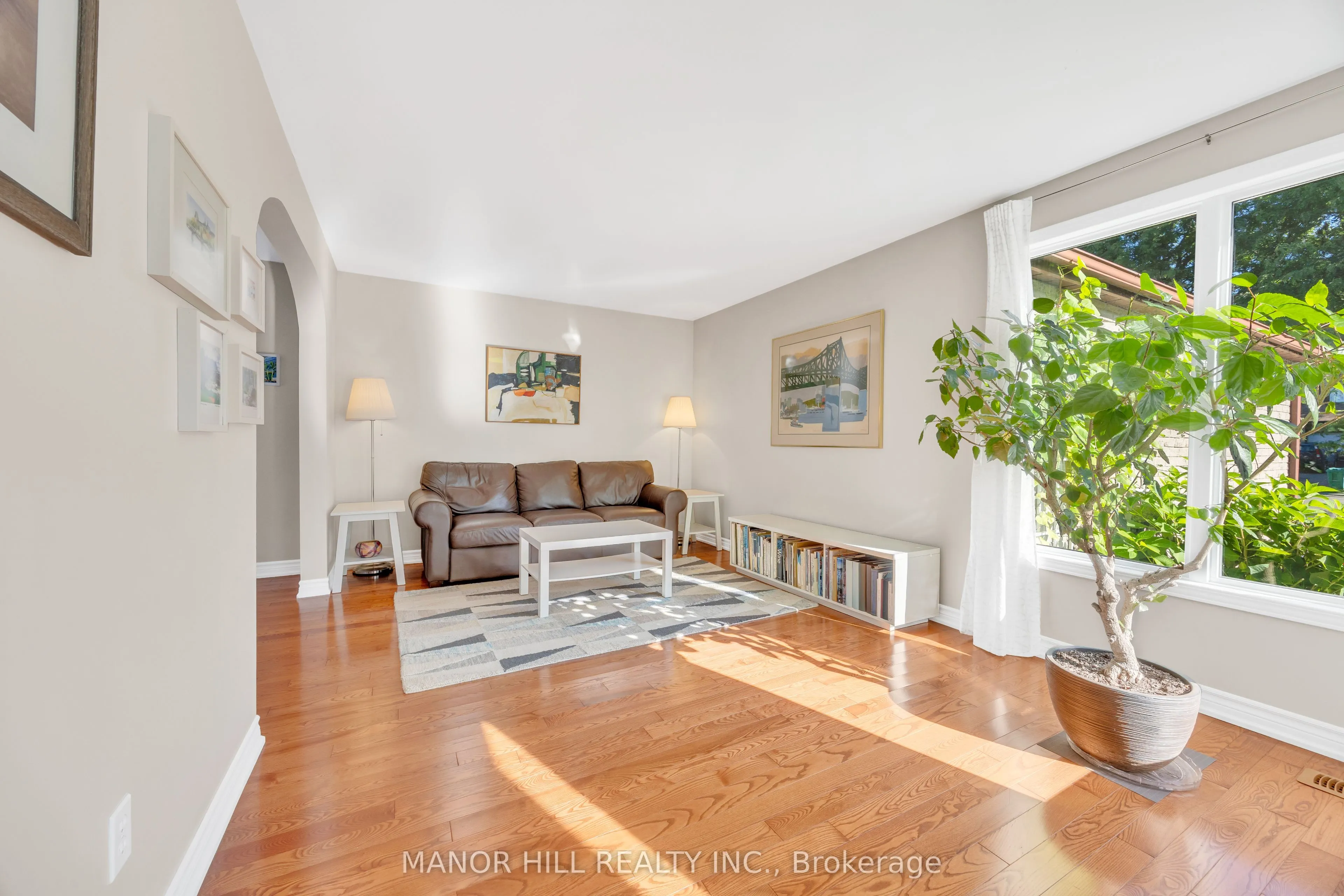 72 Lacewood Crescent