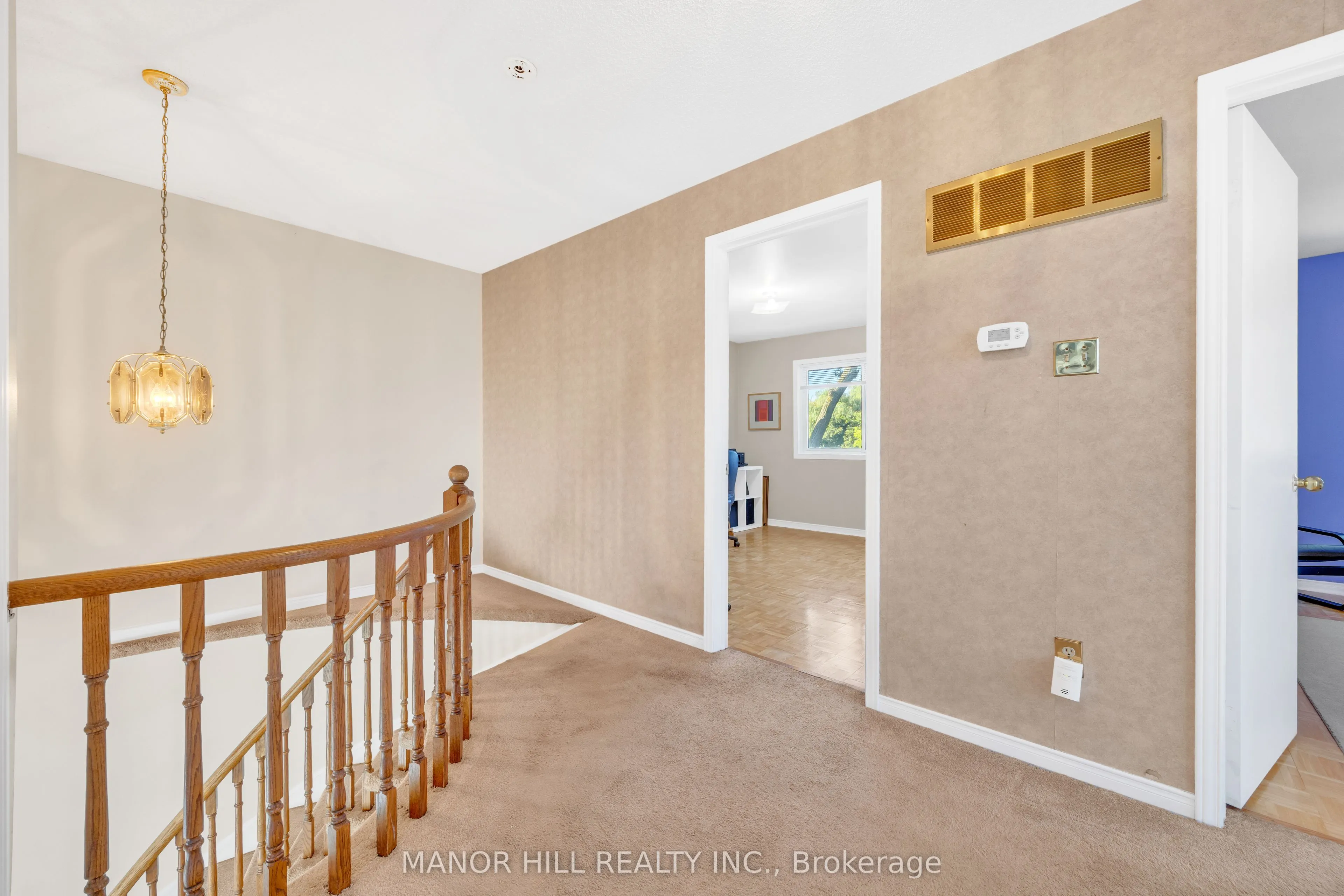 72 Lacewood Crescent