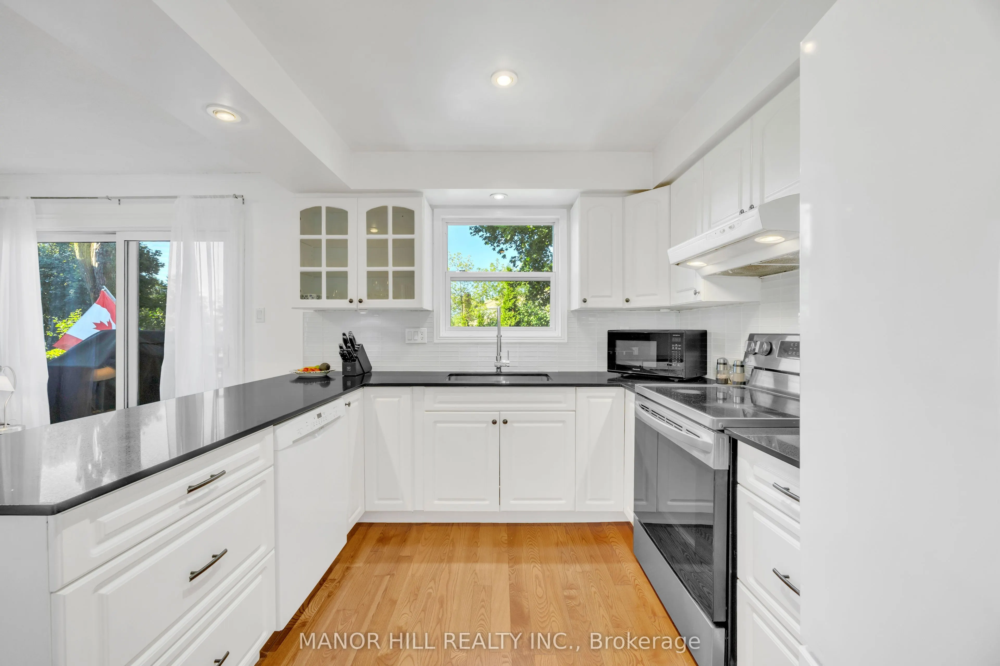 72 Lacewood Crescent