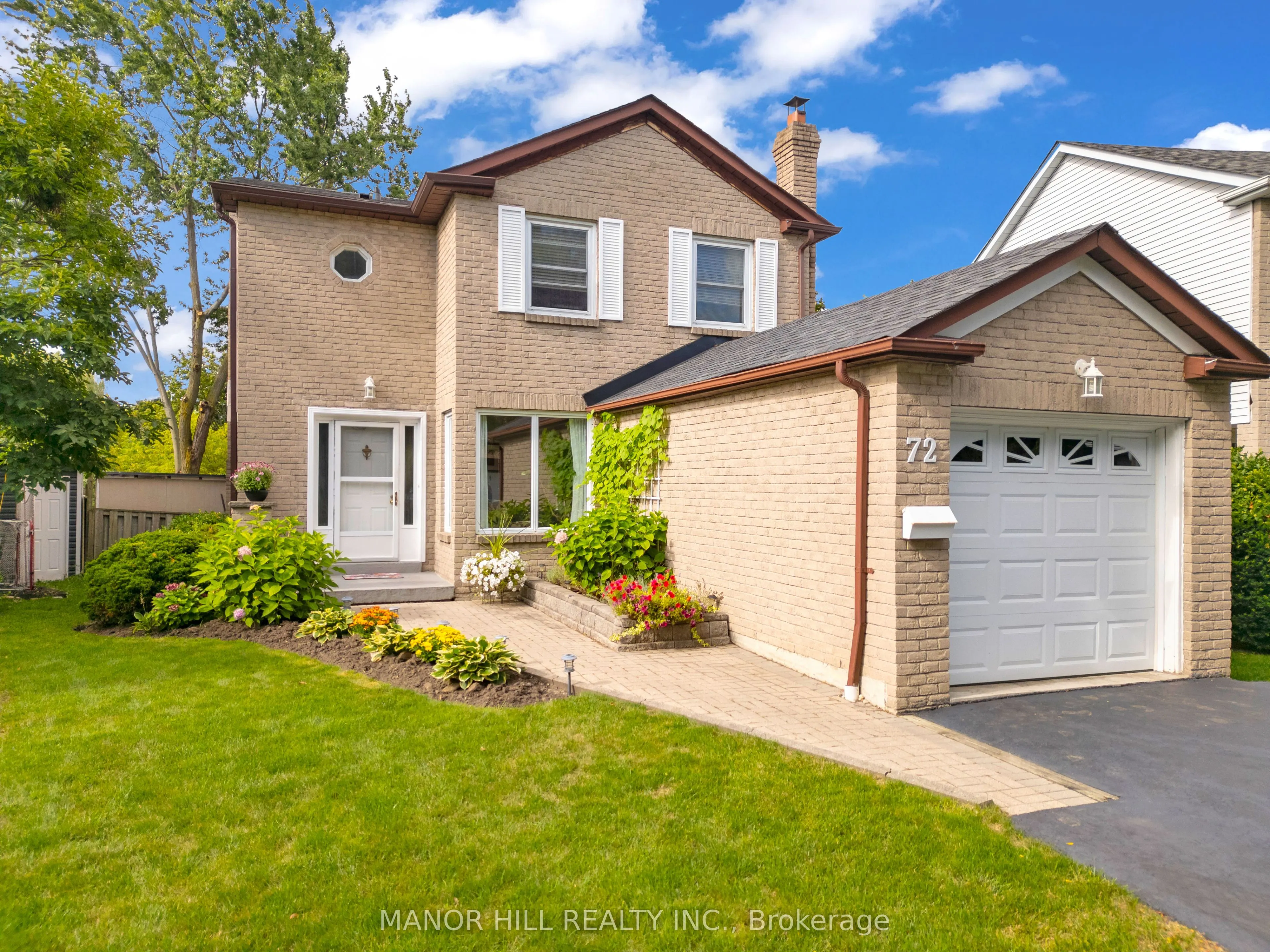 72 Lacewood Crescent