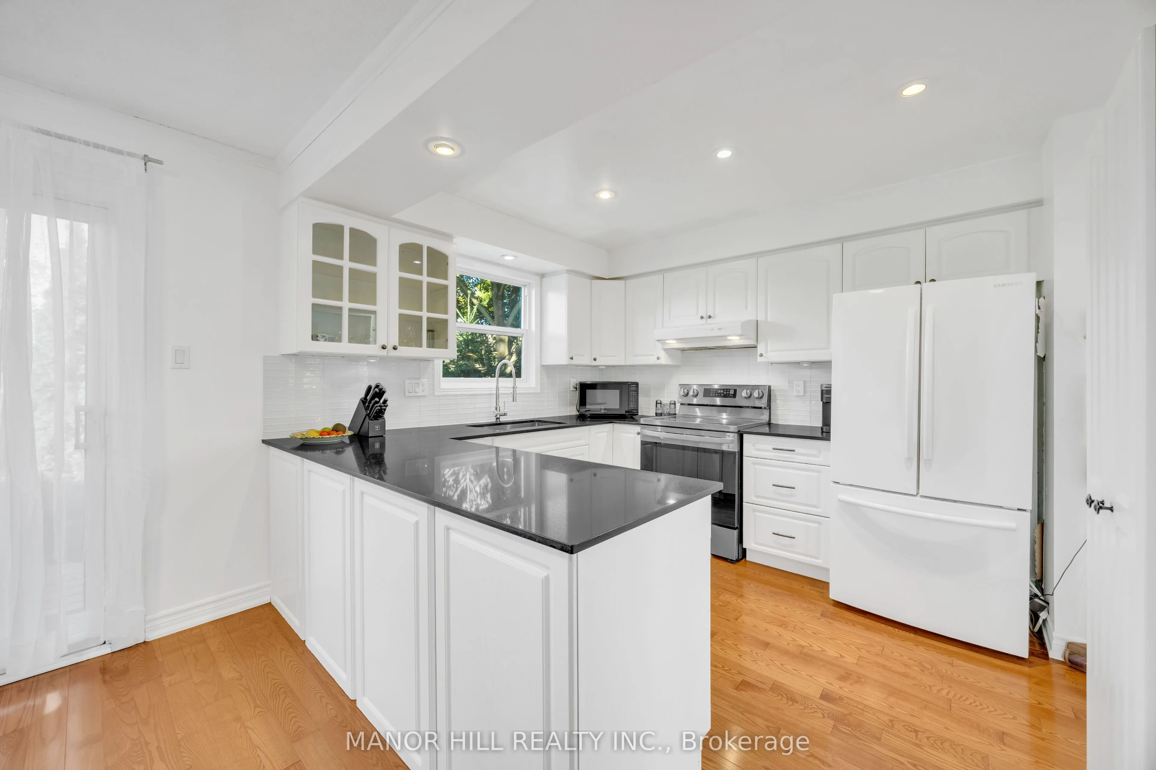 72 Lacewood Crescent