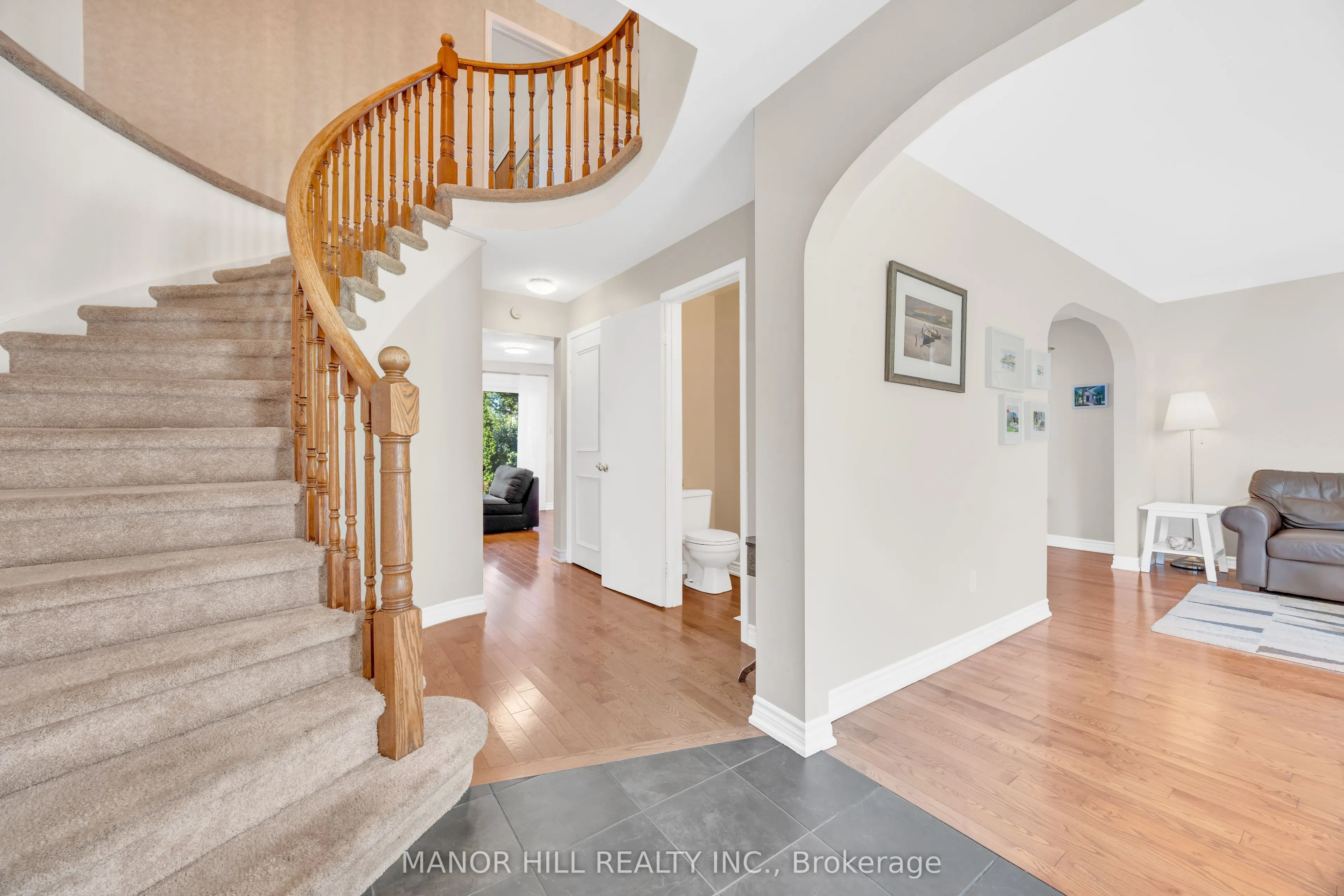 72 Lacewood Crescent
