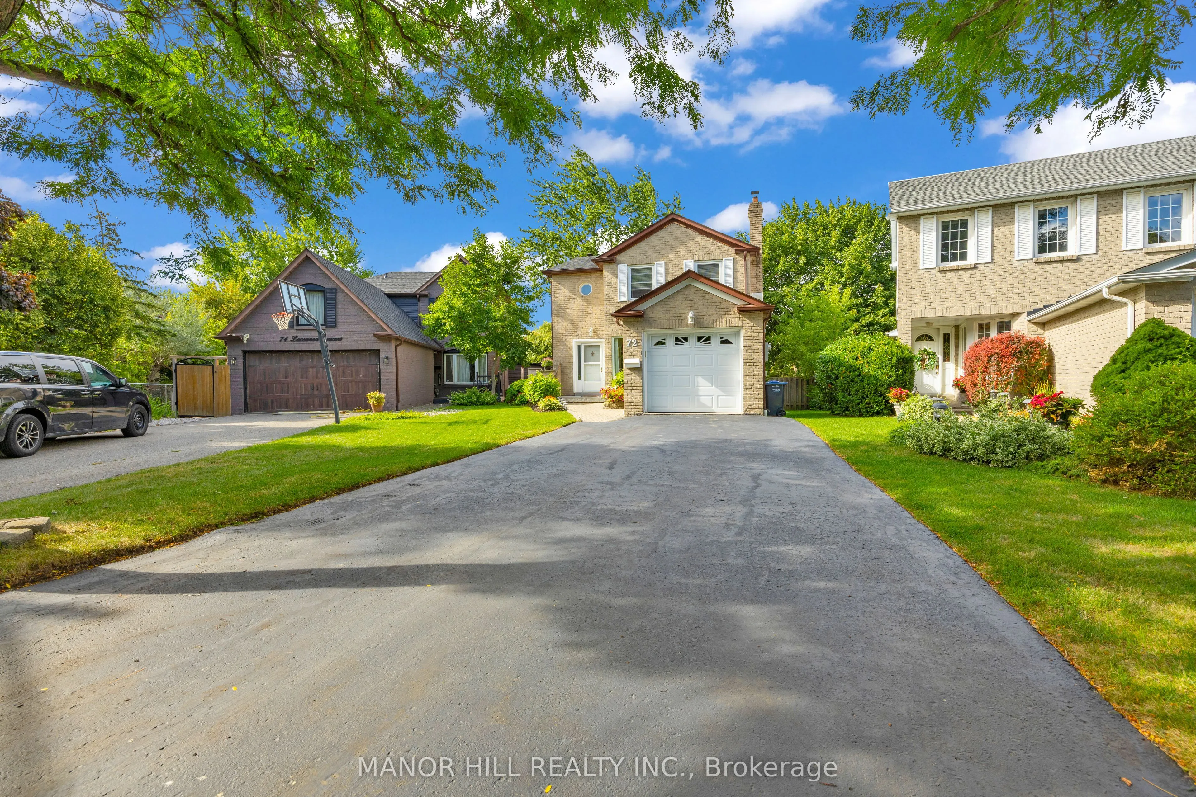 72 Lacewood Crescent