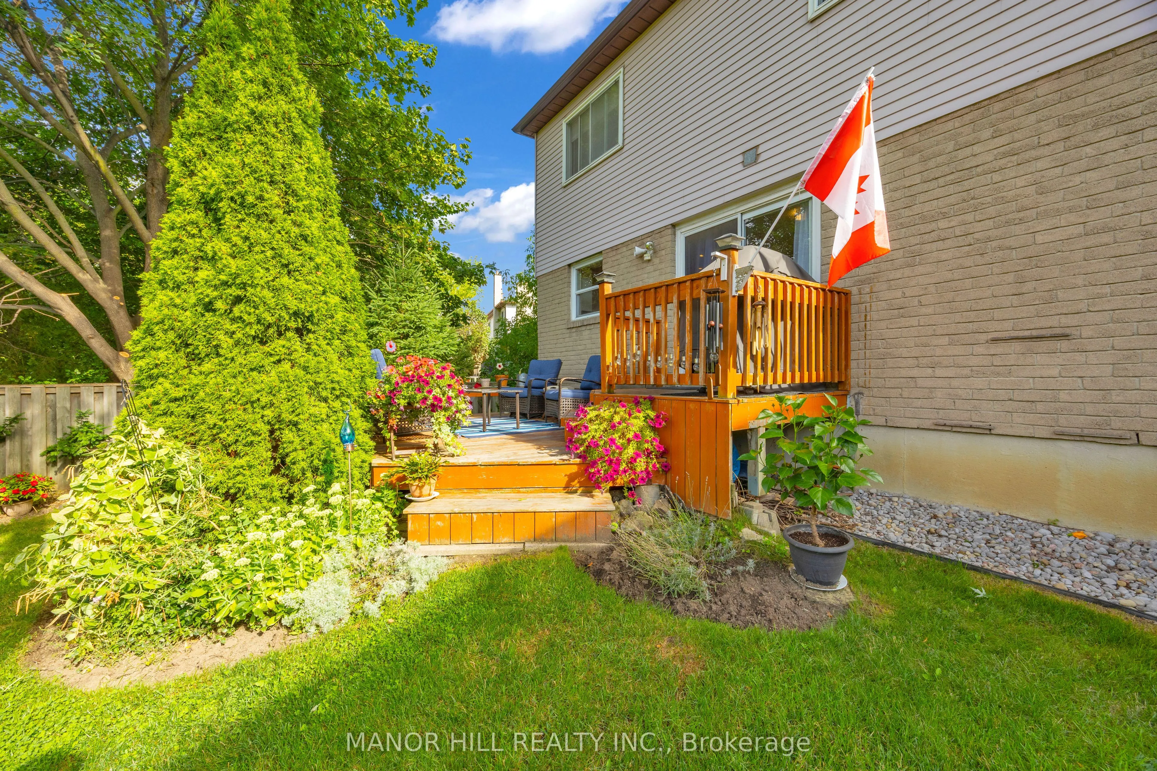 72 Lacewood Crescent