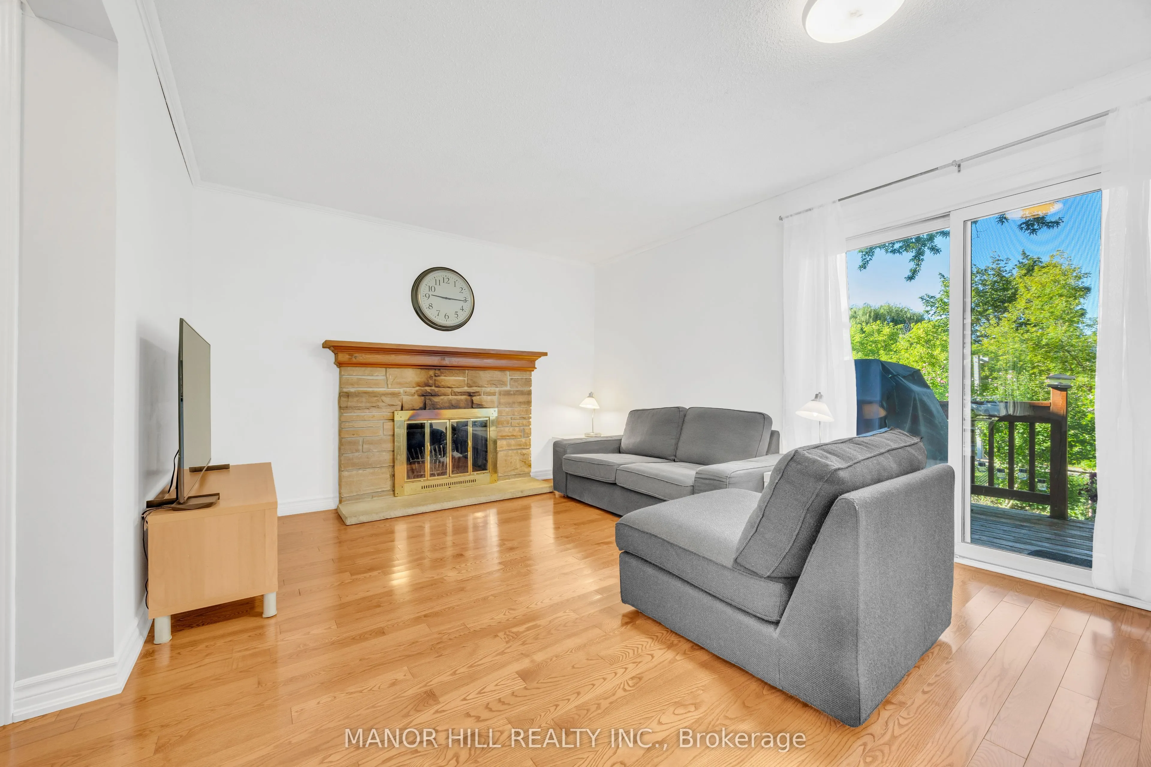 72 Lacewood Crescent