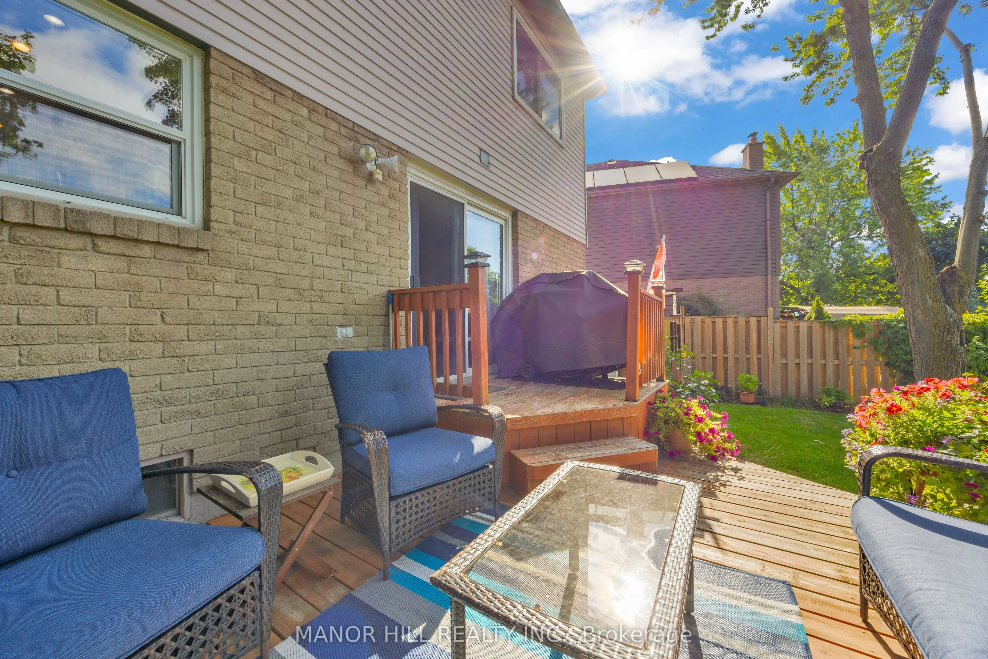 72 Lacewood Crescent
