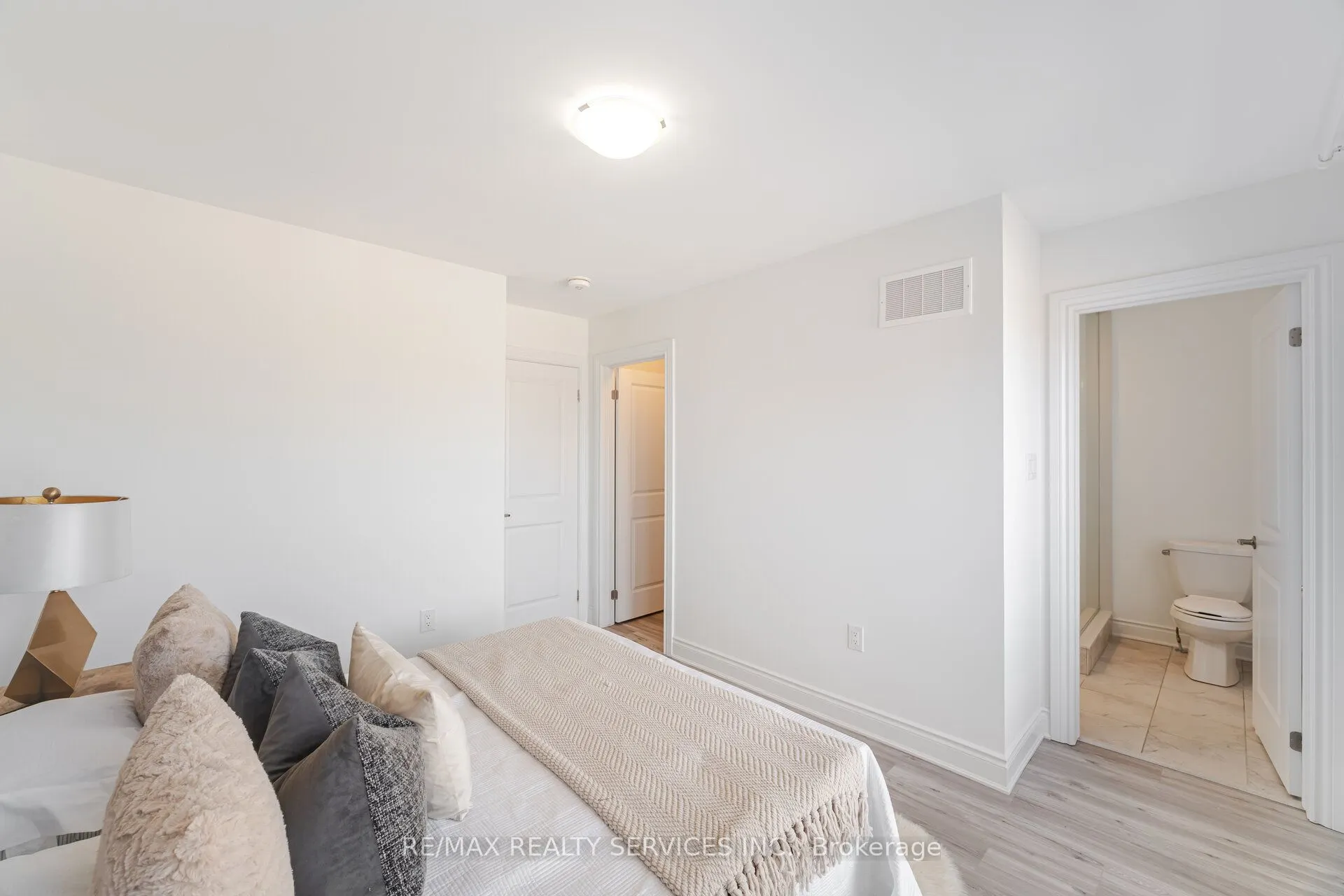 5184 Viola Desmond Drive