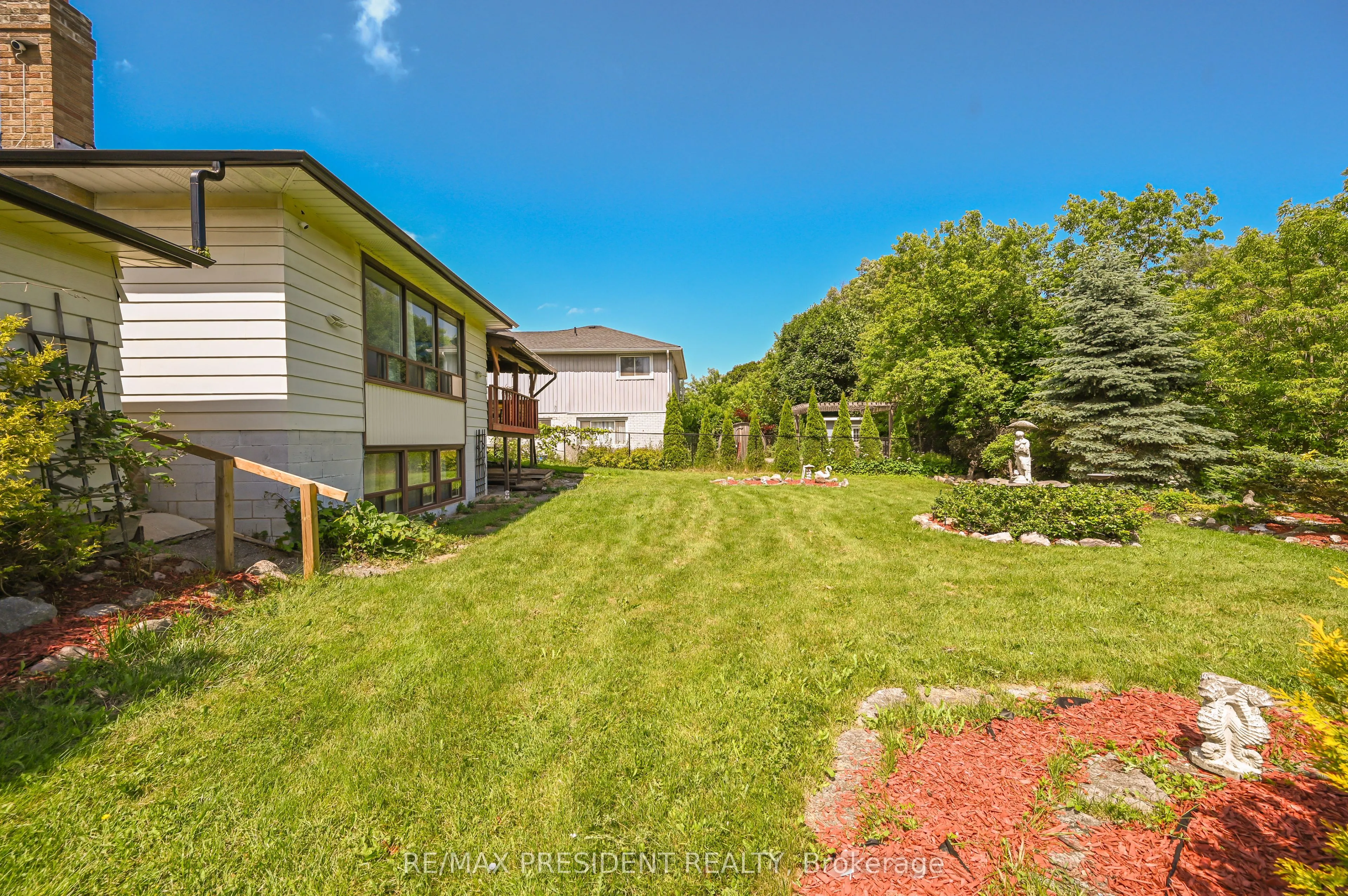 61 Royce Avenue