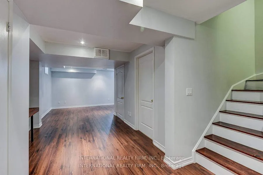 4881 Capri Crescent