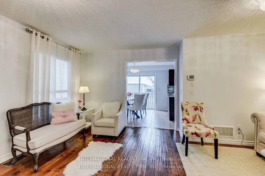 4881 Capri Crescent