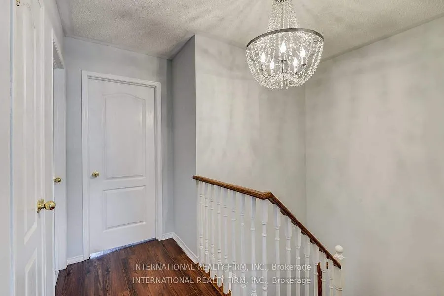 4881 Capri Crescent