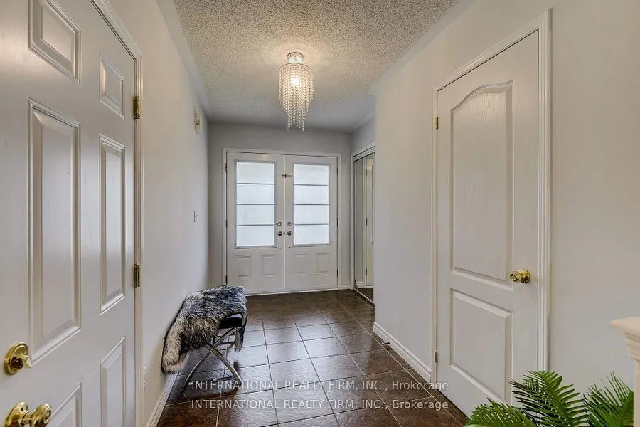 4881 Capri Crescent