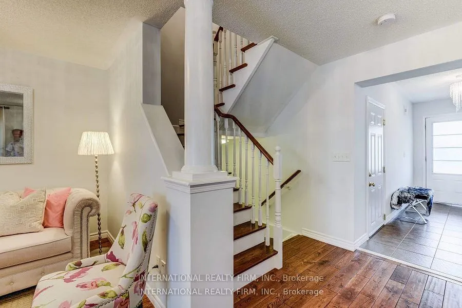 4881 Capri Crescent
