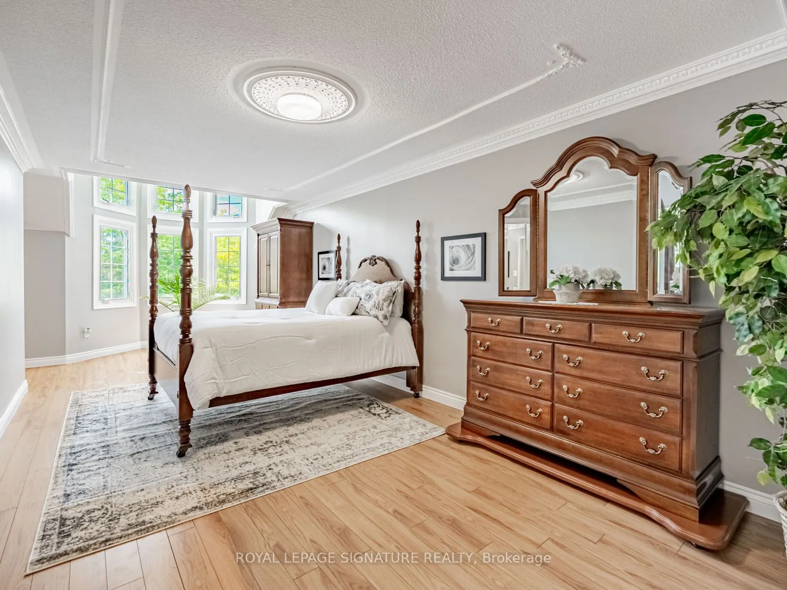 5245 Champlain Trail