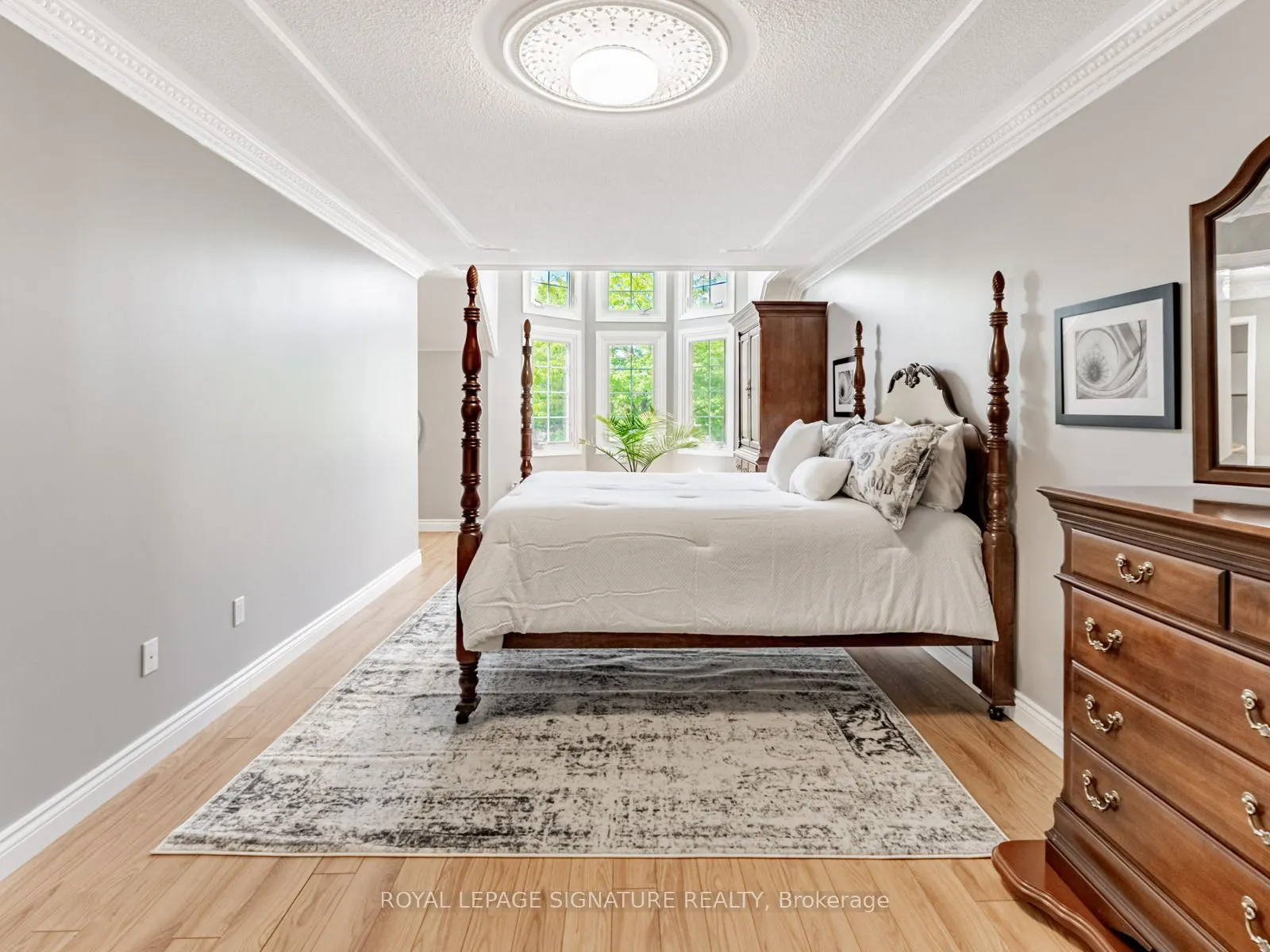 5245 Champlain Trail