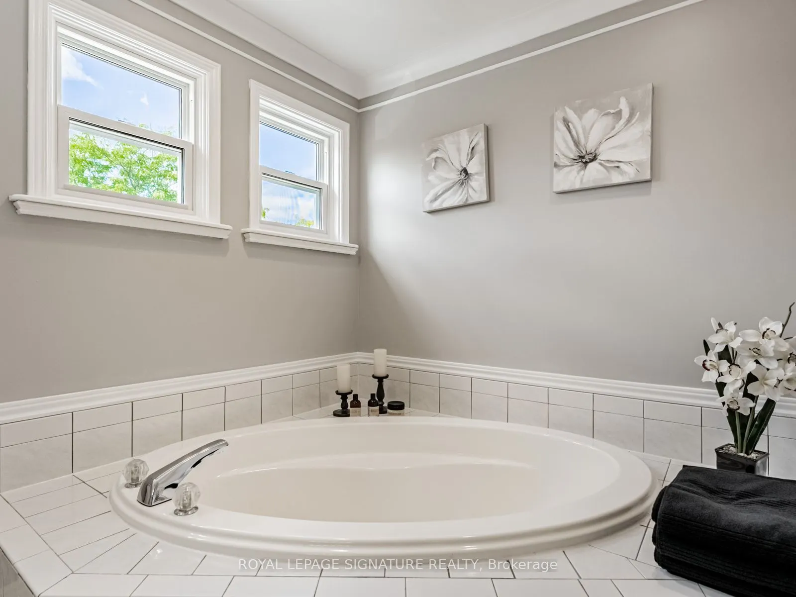 5245 Champlain Trail