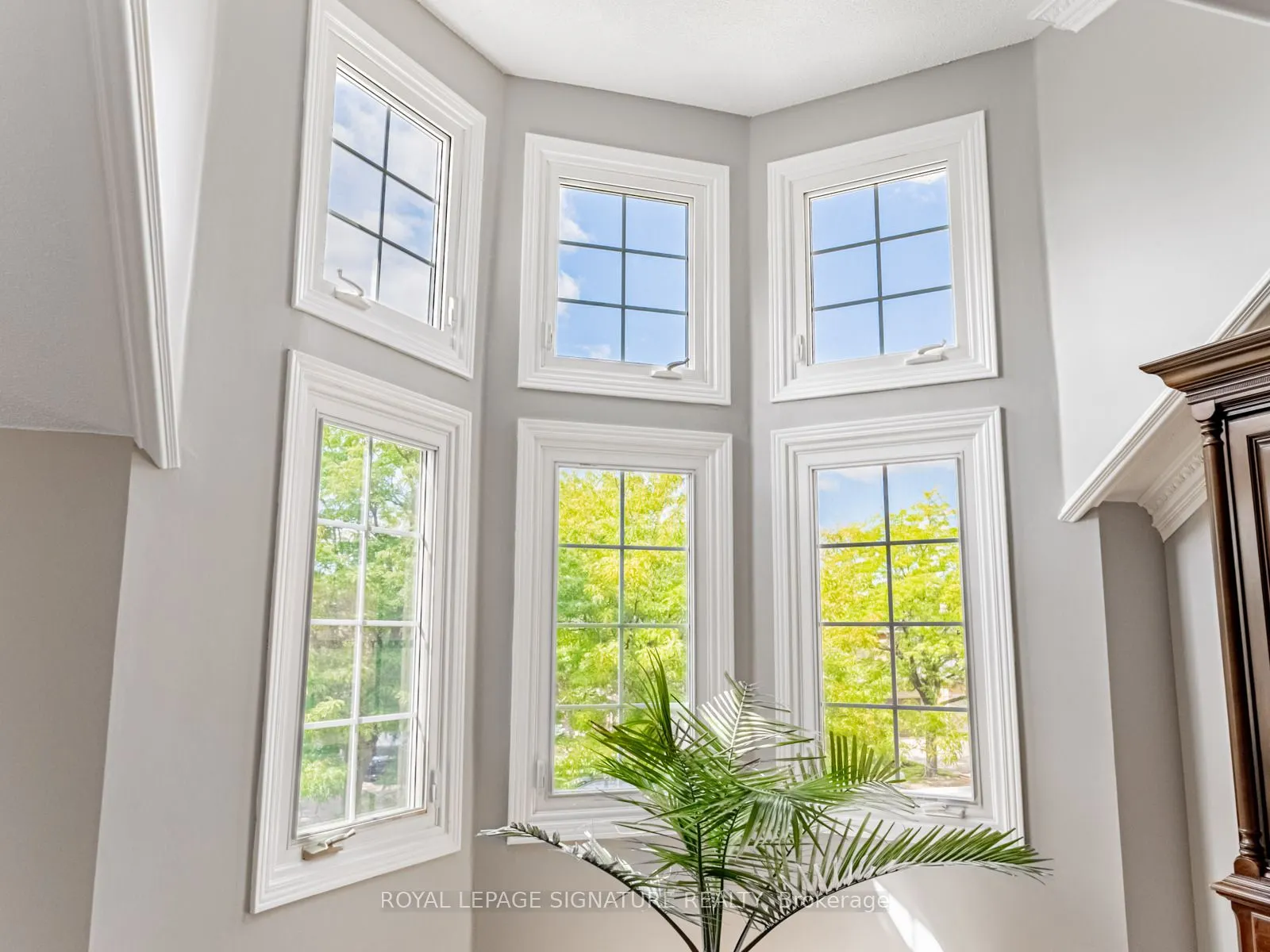 5245 Champlain Trail