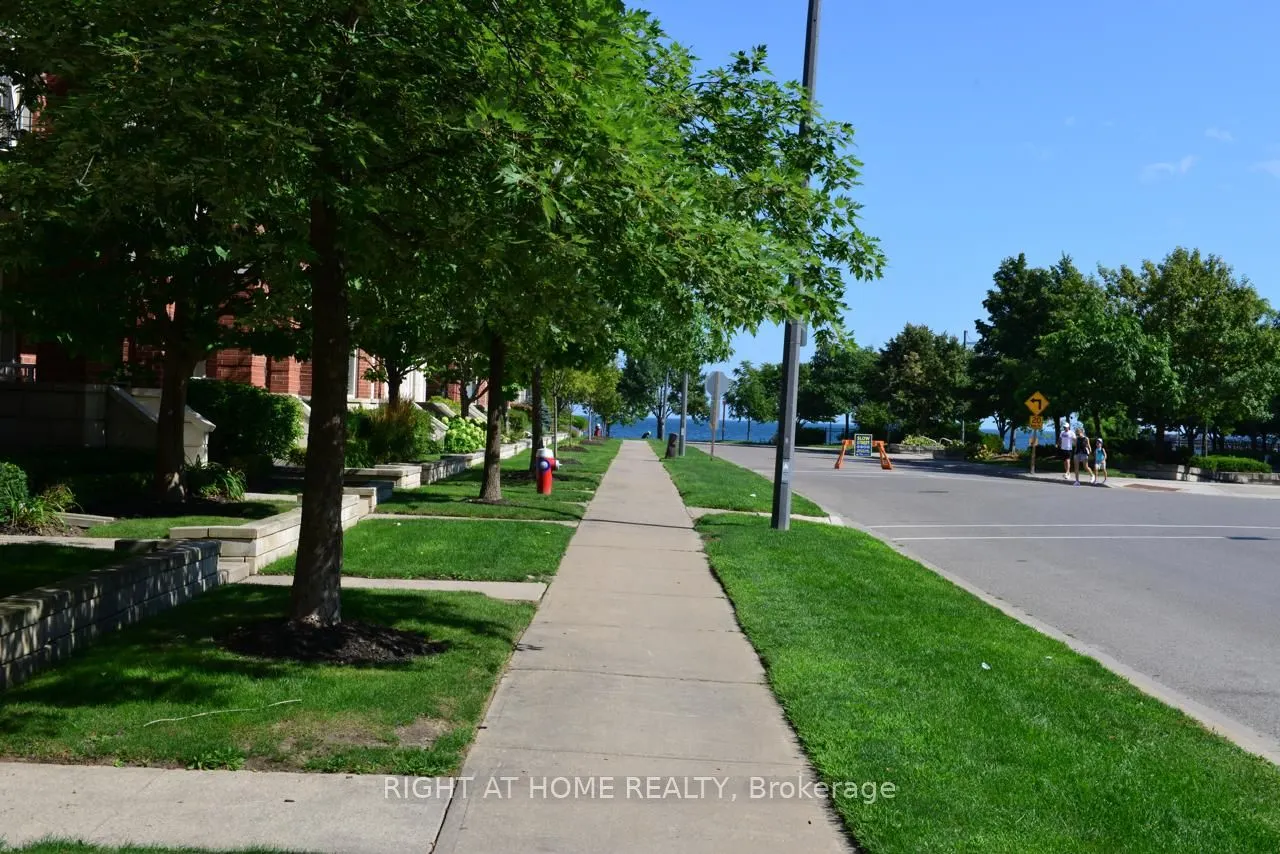 16 St Lawrence Drive, #5