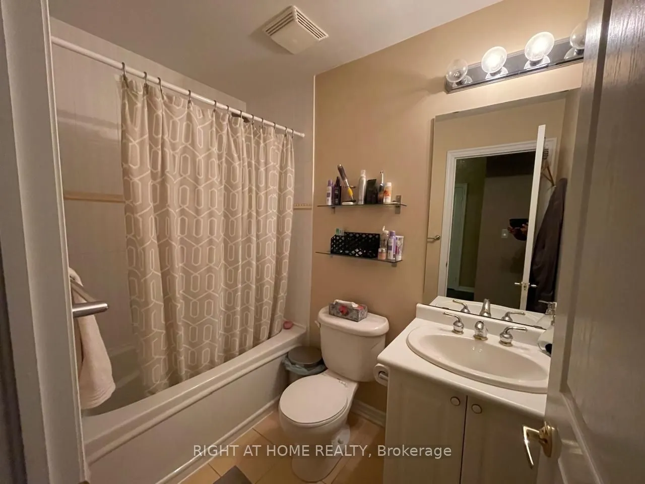 16 St Lawrence Drive, #5