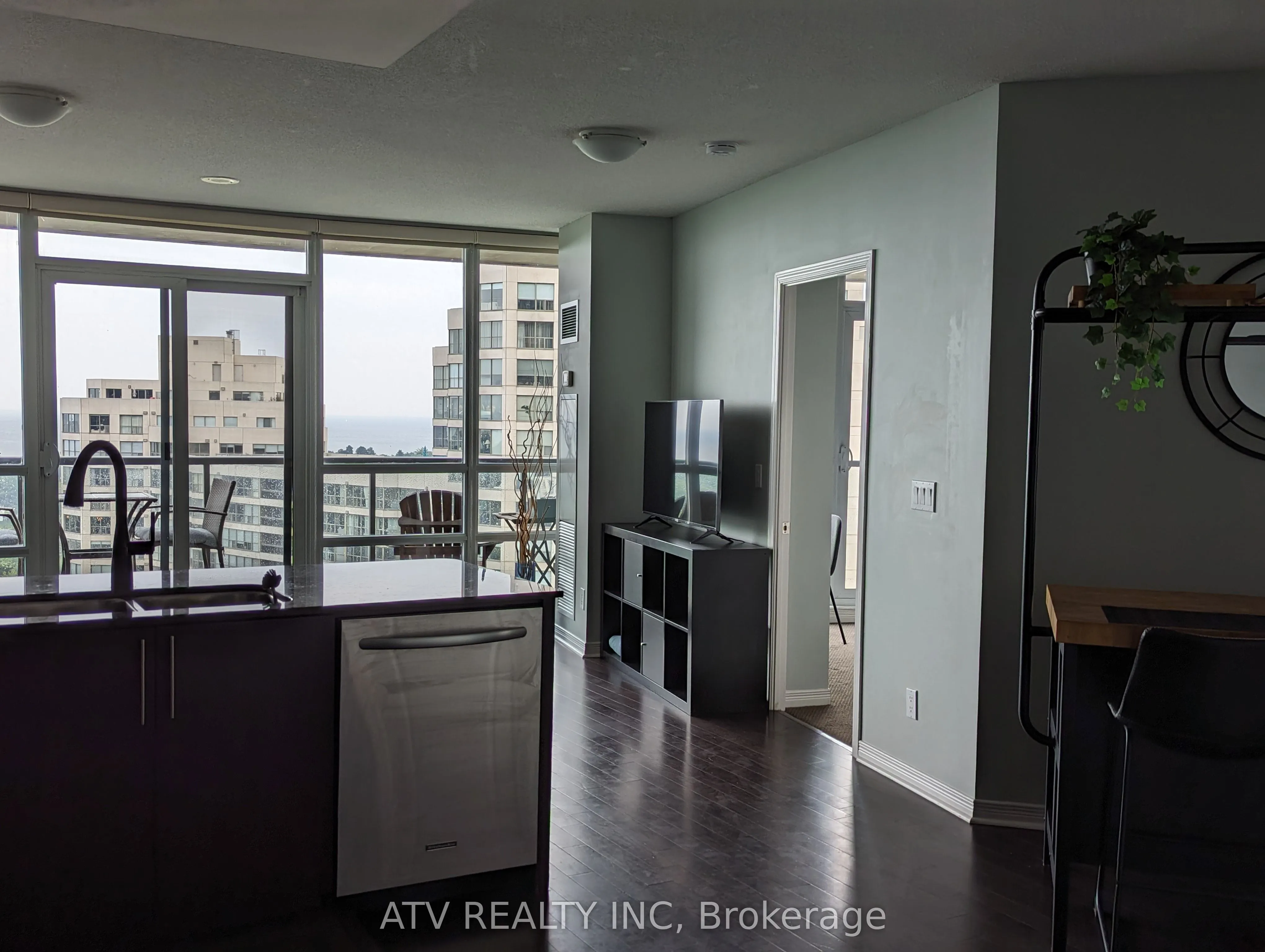 2240 Lake Shore Boulevard W, #1008