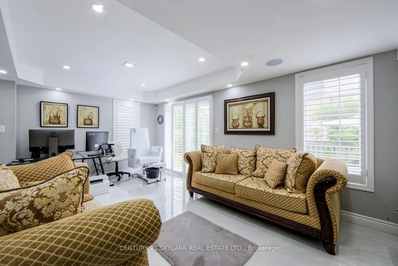 21 Decker Hollow Circle
