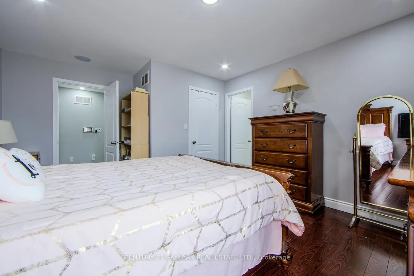 21 Decker Hollow Circle