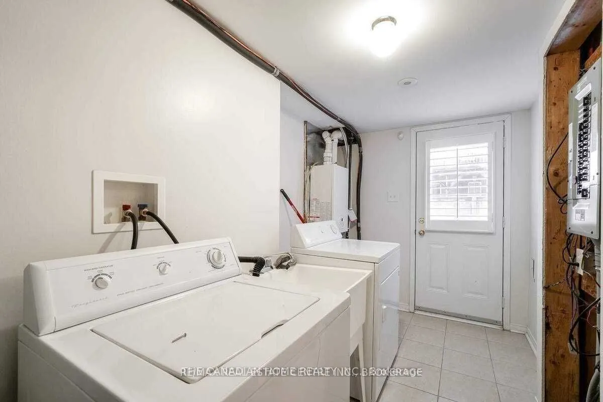 2331 Saddlecreek Crescent
