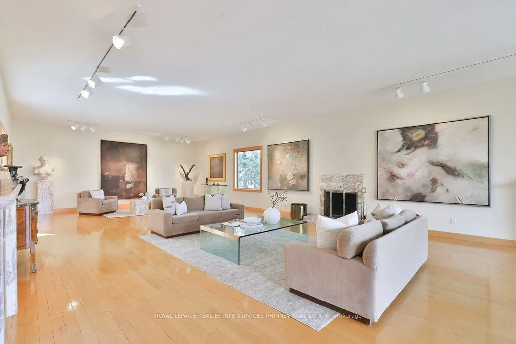937 WHITTIER Crescent