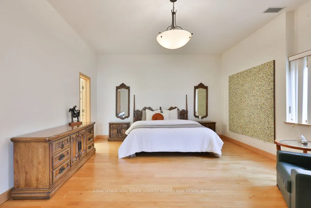937 WHITTIER Crescent