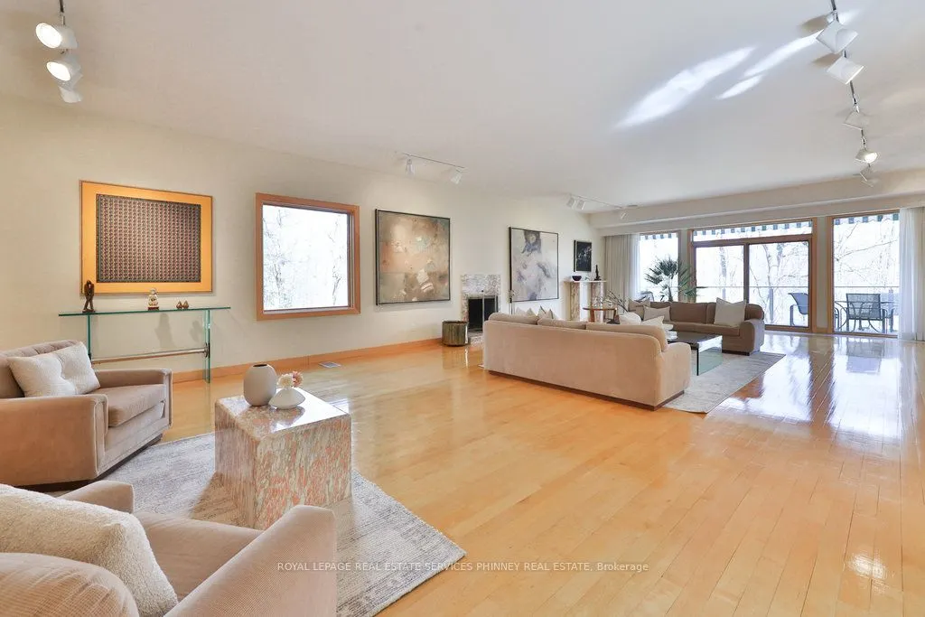 937 WHITTIER Crescent