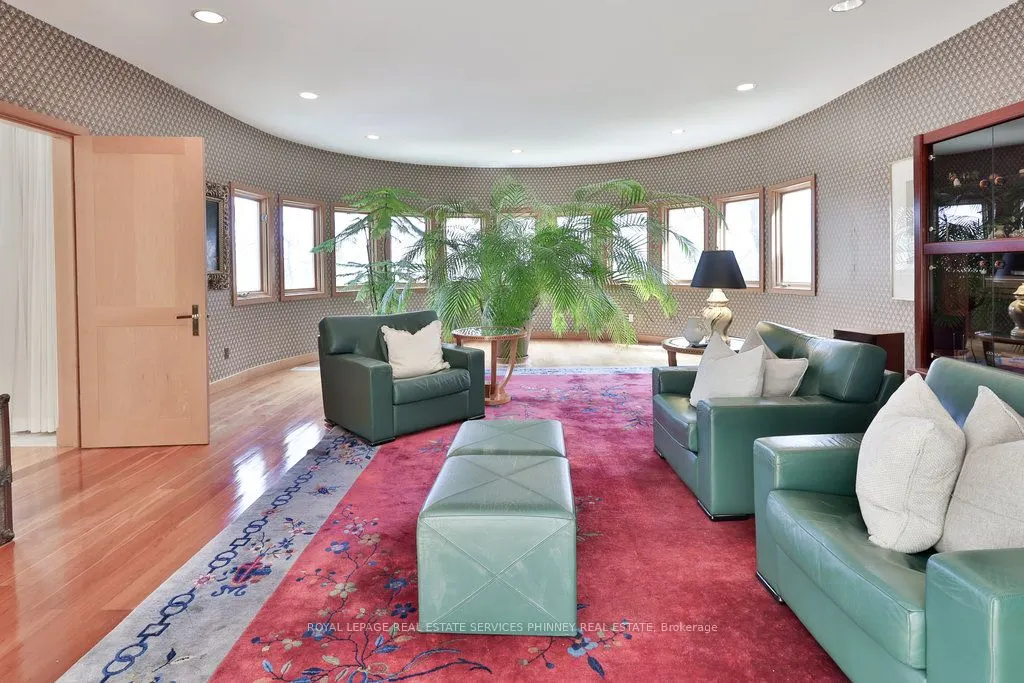 937 WHITTIER Crescent