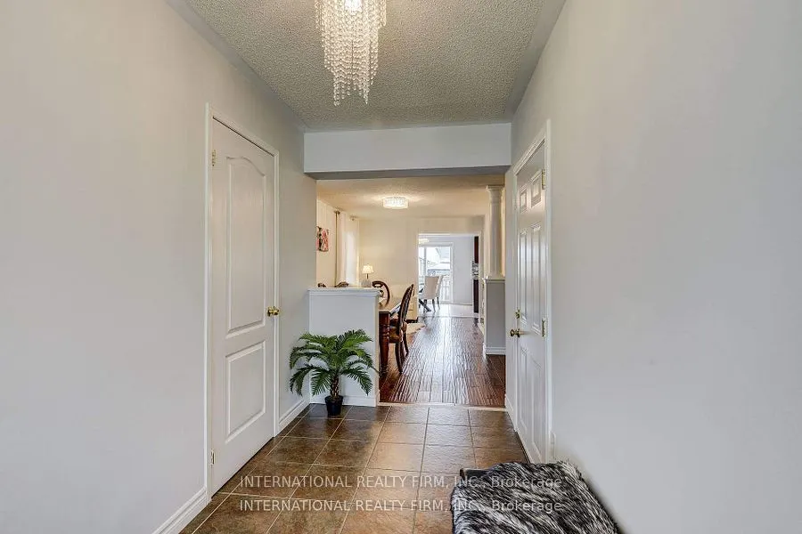 4881 Capri Crescent