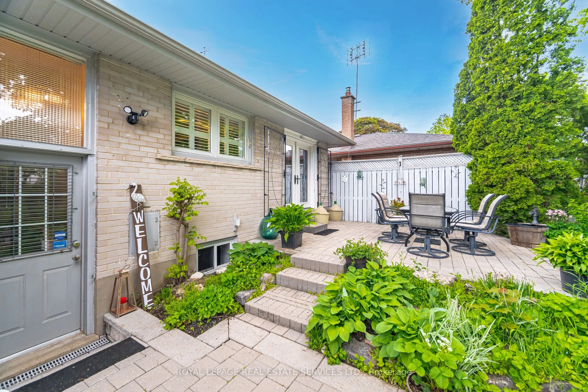 26 Alanmeade Crescent