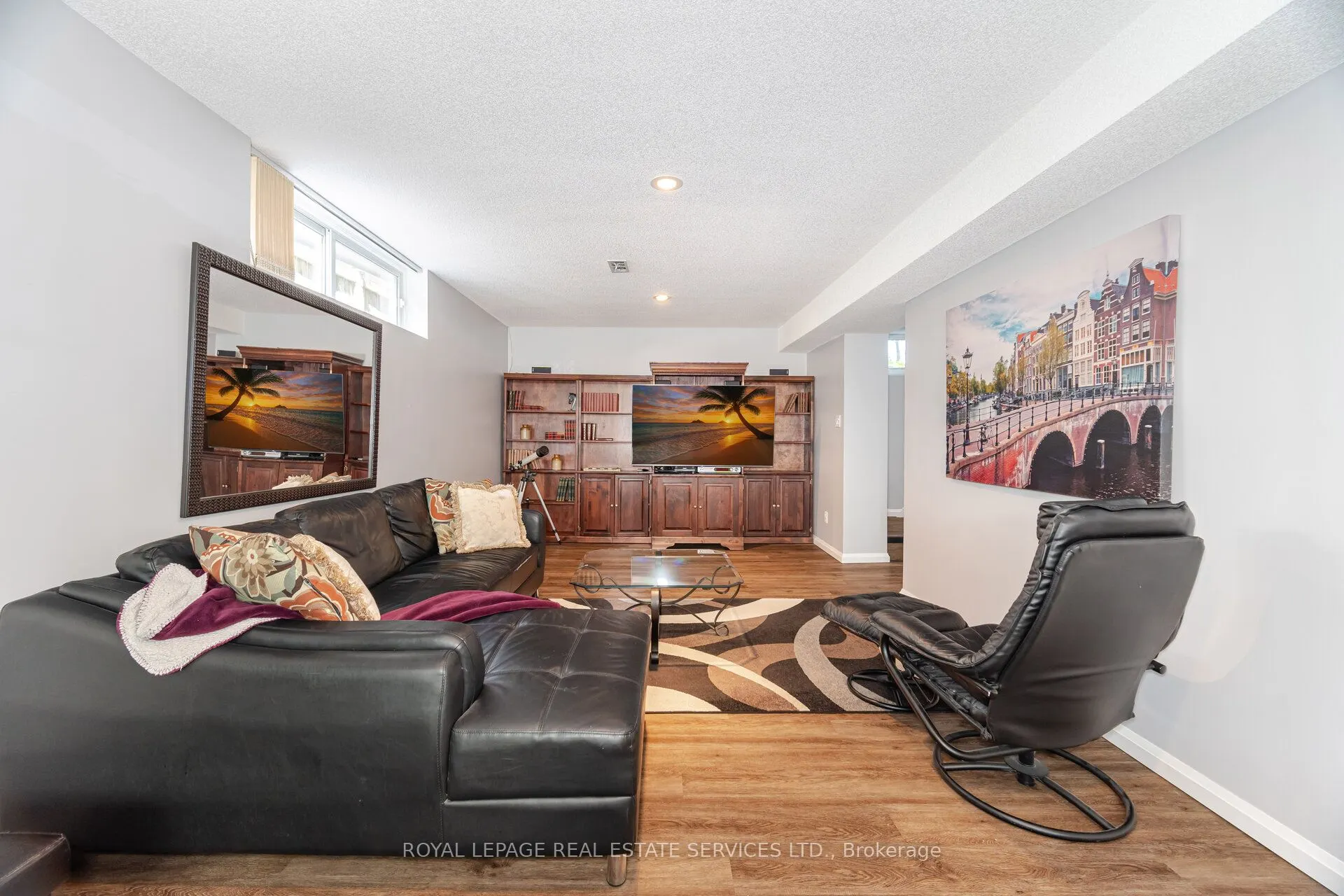 26 Alanmeade Crescent