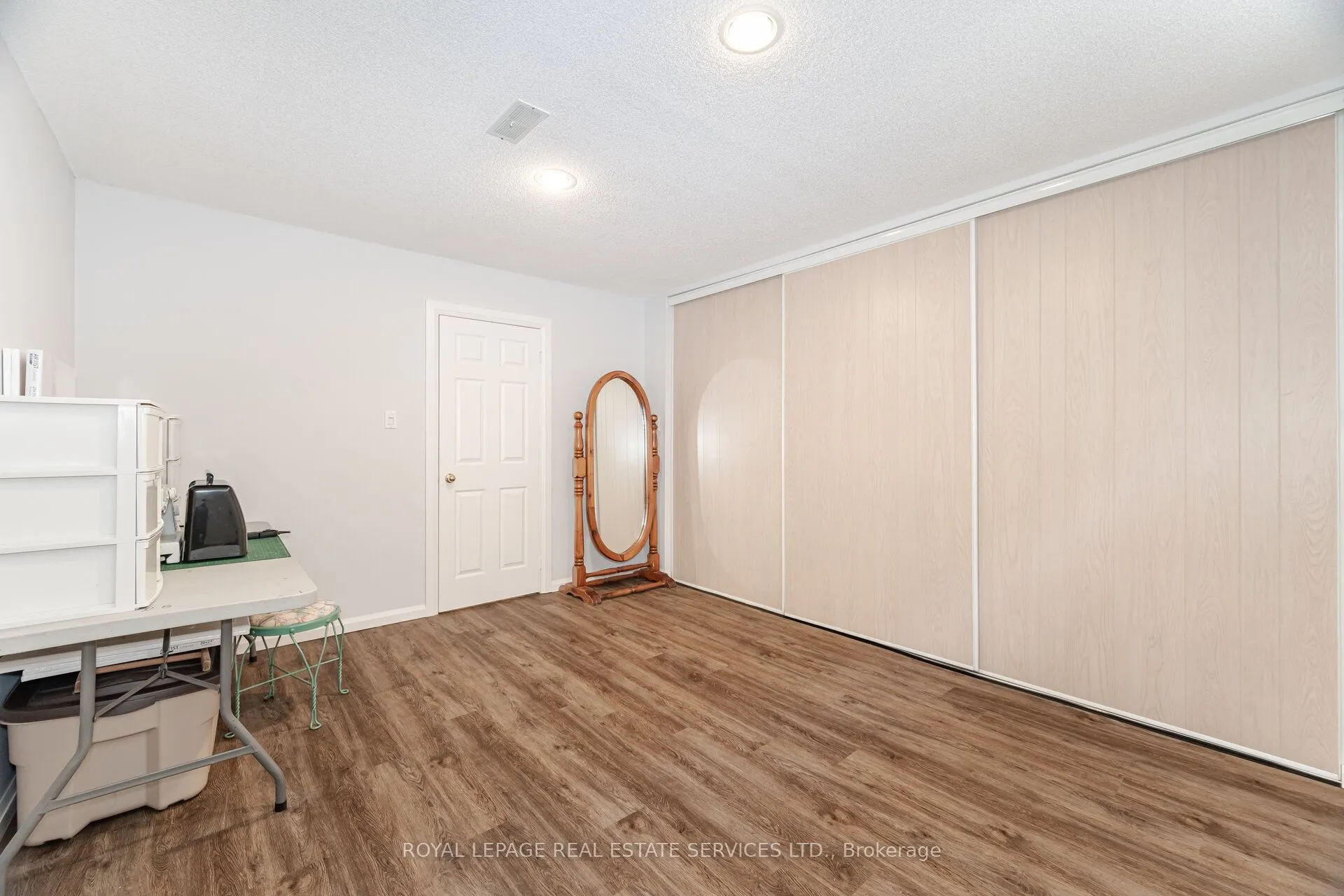 26 Alanmeade Crescent