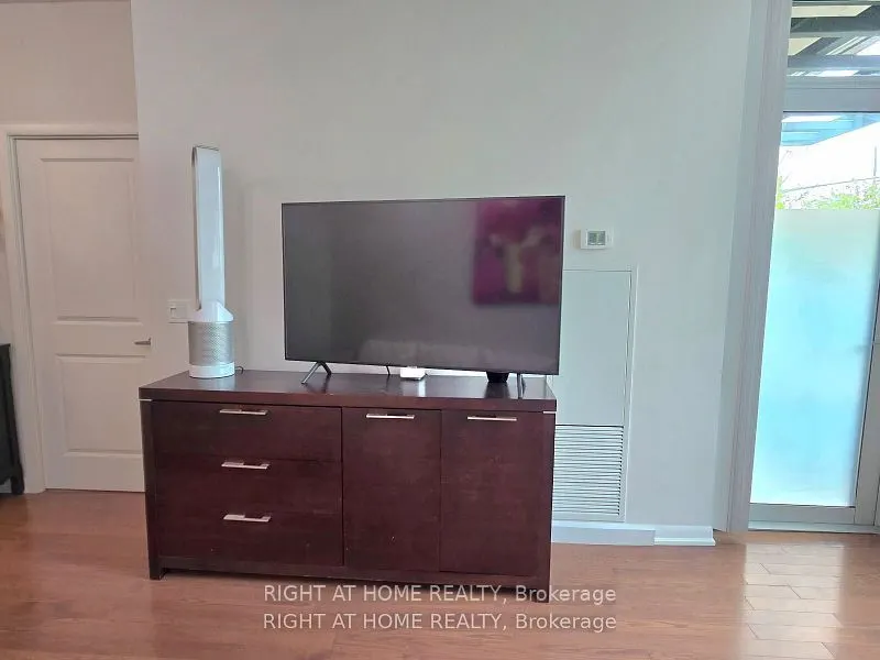 215 Sherway Gardens Road, #101