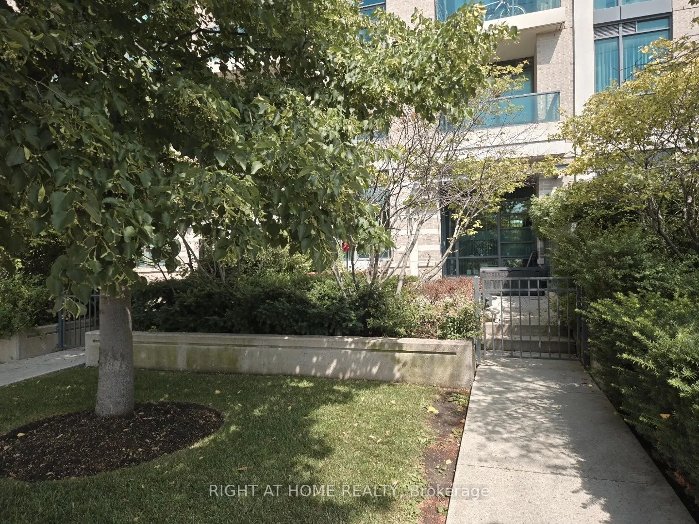 215 Sherway Gardens Road, #101