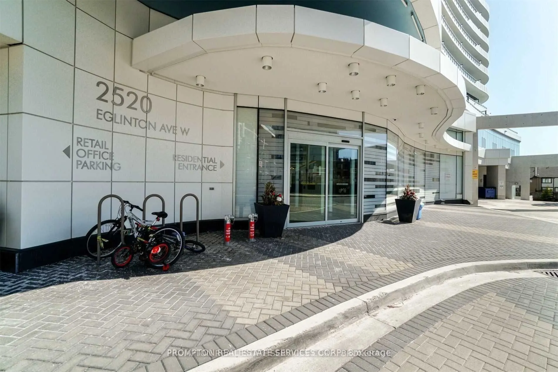 2520 Eglinton Avenue W, #802