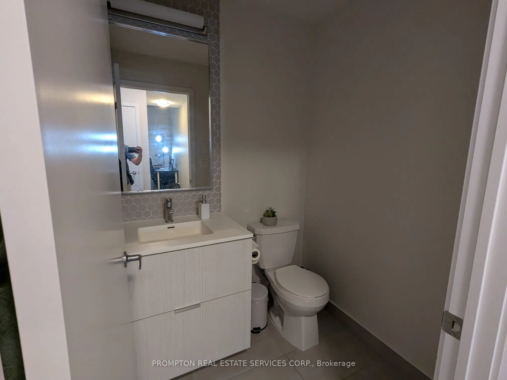 2520 Eglinton Avenue W, #802