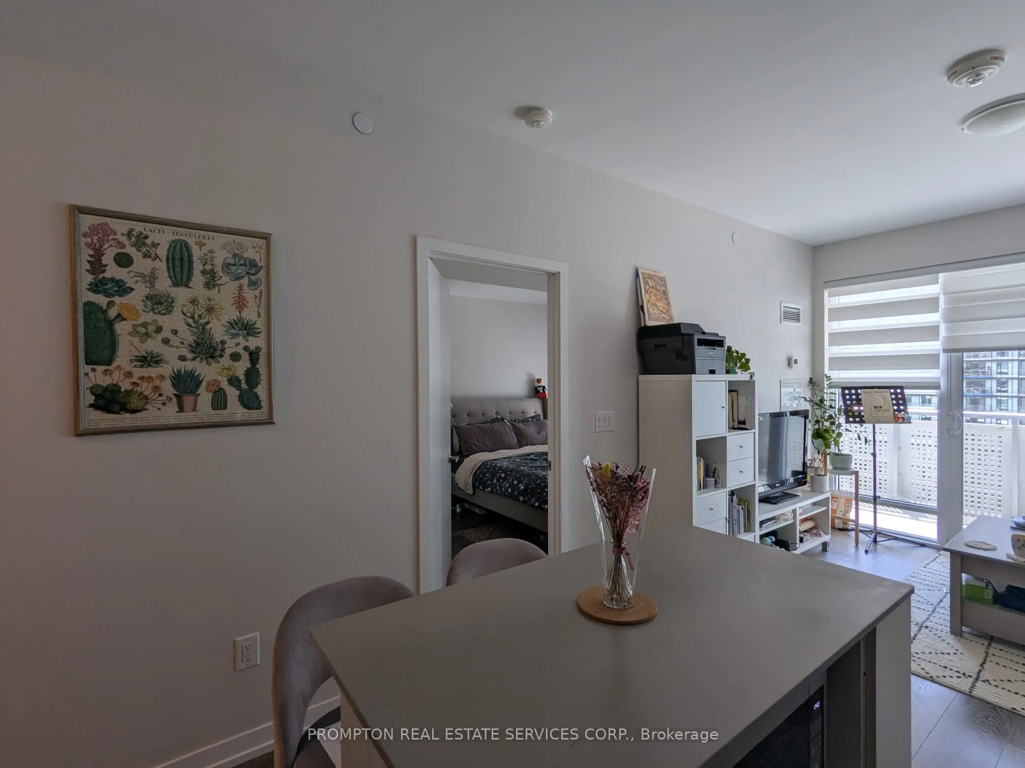 2520 Eglinton Avenue W, #802